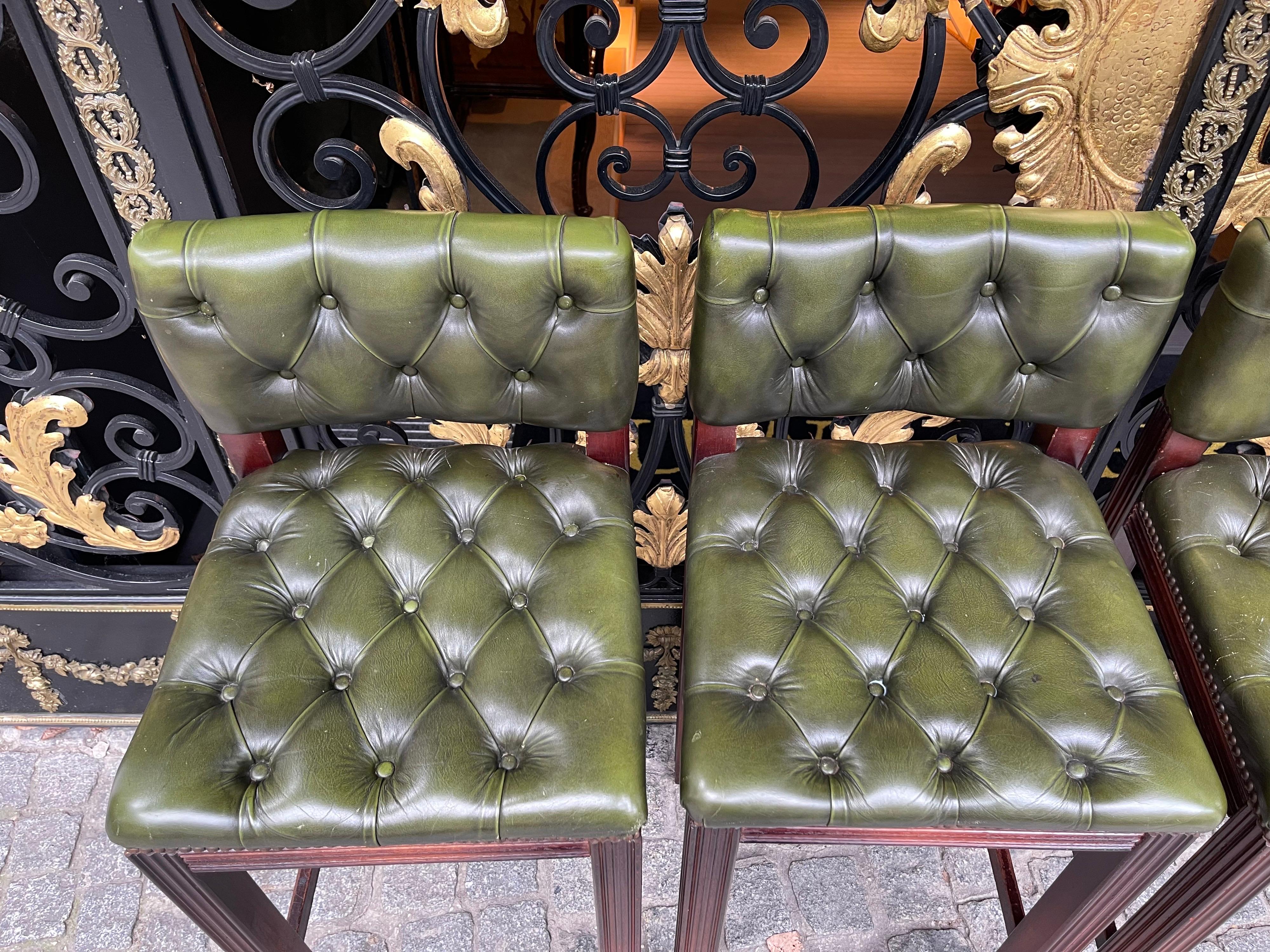 Set of 4 English Chesterfield Bar Stools, 20th Century In Good Condition In Berlin, DE
