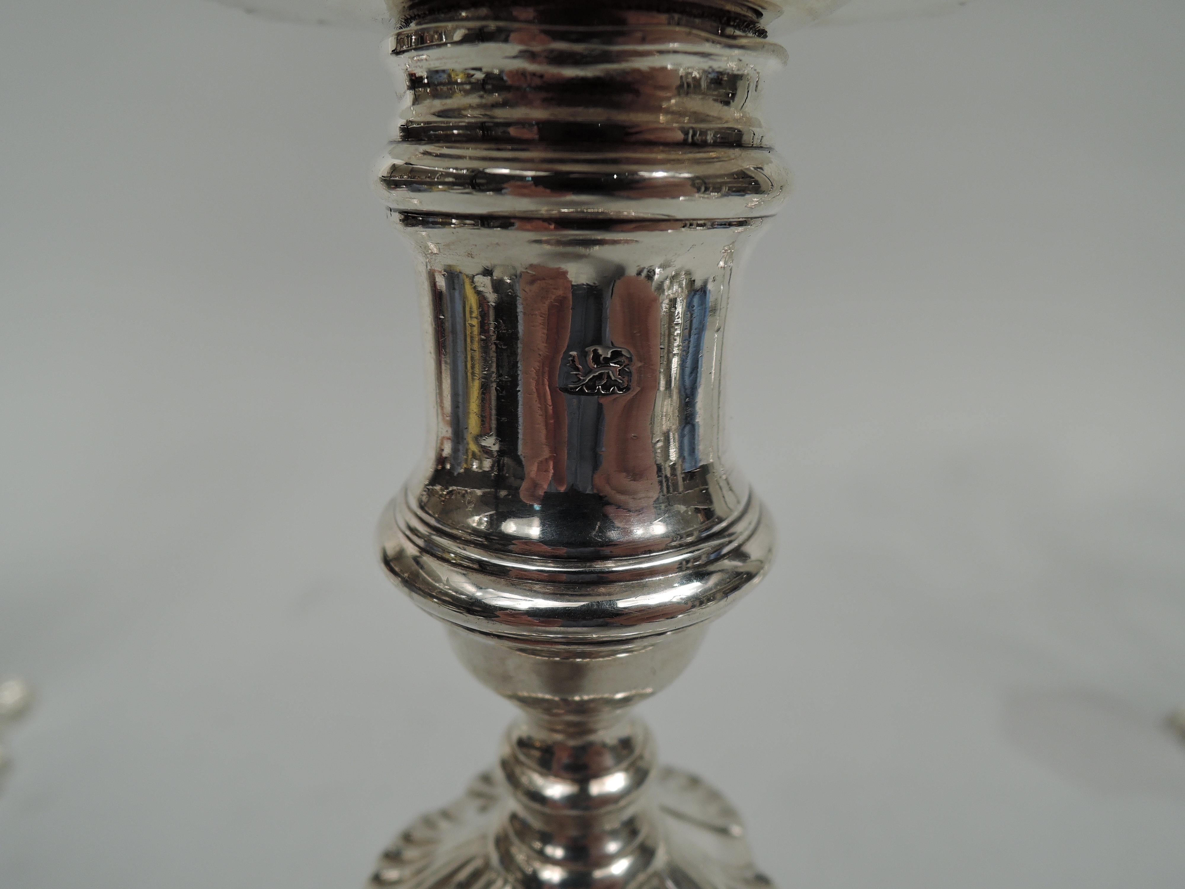 Satz von 4 englischen georgianischen 6-Schilfrohr-Kerzenständern von Morison (Mitte des 18. Jahrhunderts) im Angebot