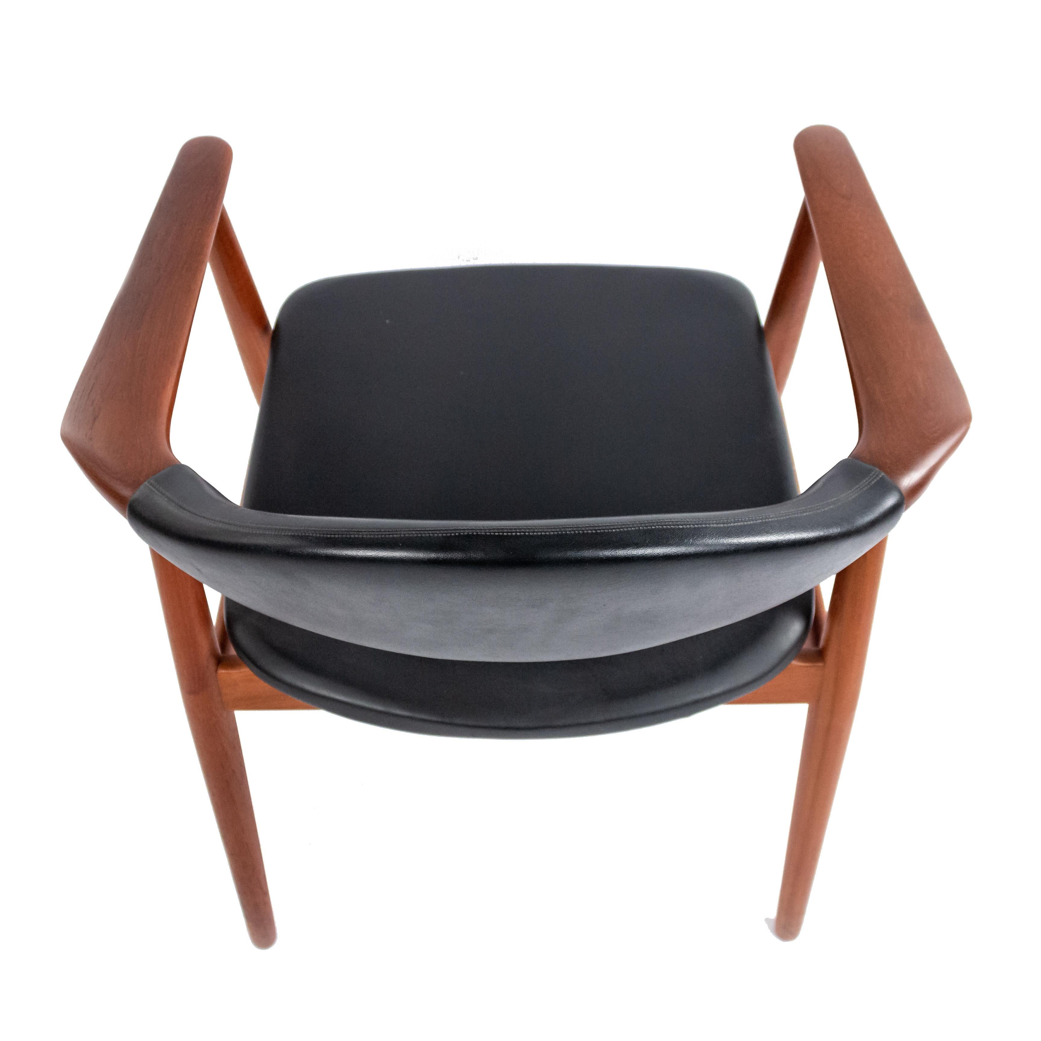 Imitation cuir Ensemble de 4 chaises d'appoint en teck du milieu du siècle dernier d'Erik Kirkegaard en vente