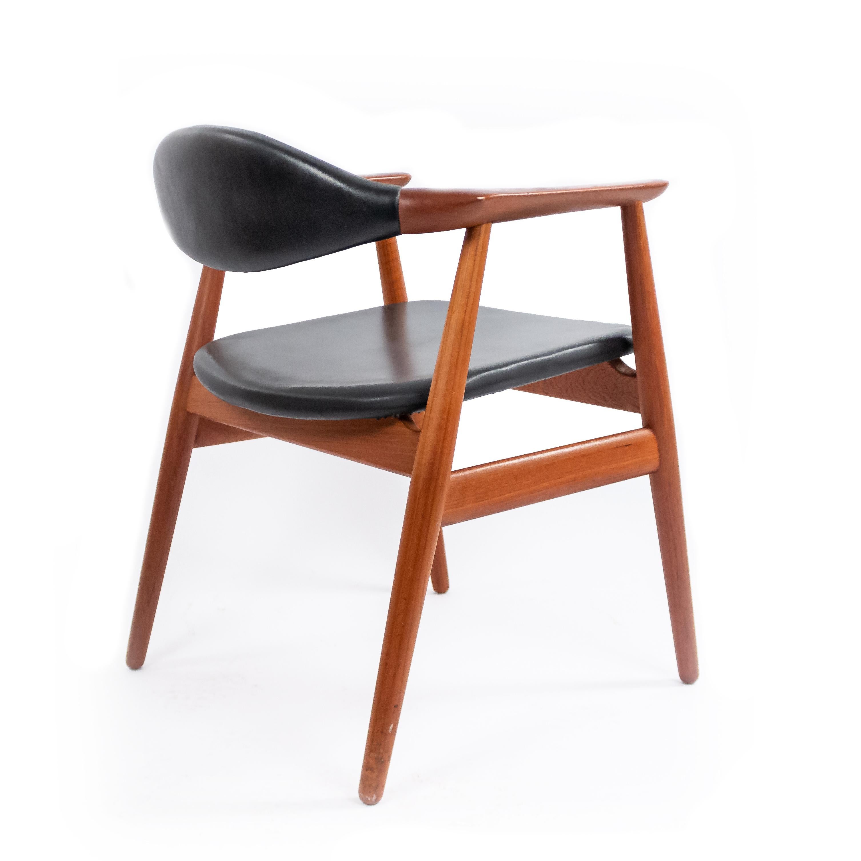 Set of 4 Erik Kirkegaard Teak Mid-Century Side Chairs In Good Condition For Sale In New York, NY