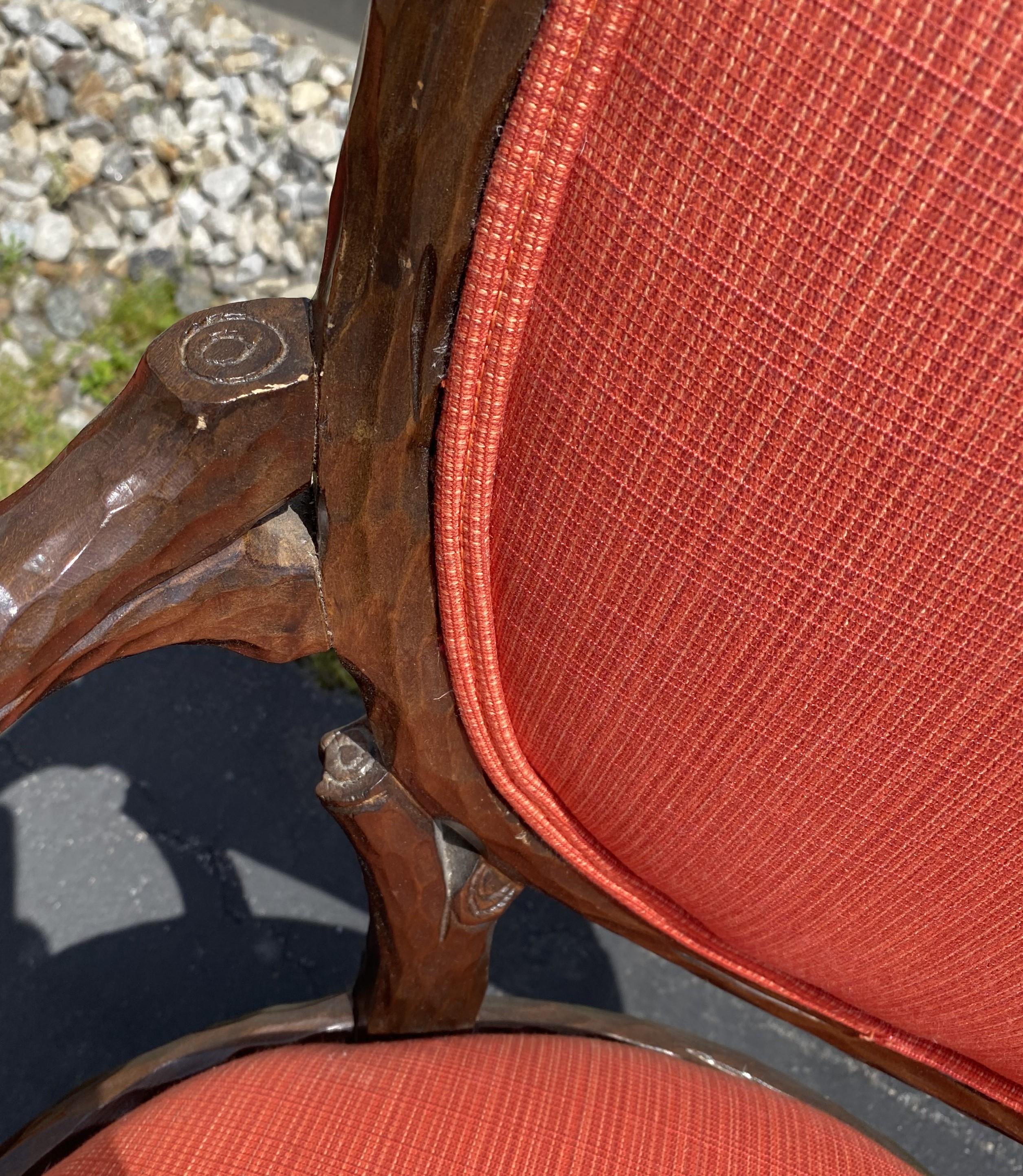 Ensemble de 4 fauteuils en acajou faux bois conçus sur mesure par Erika Brunson en vente 1
