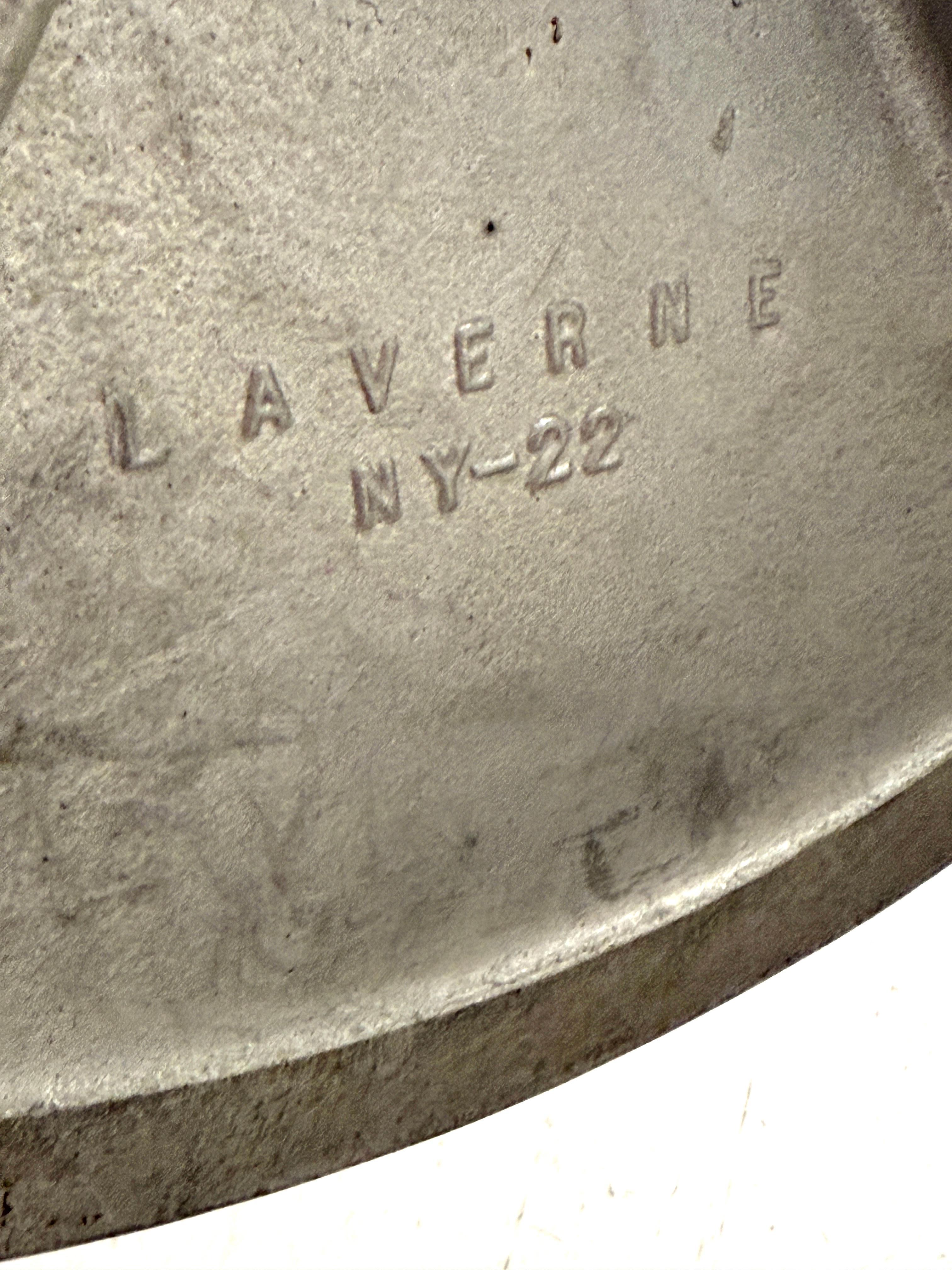 Satz von 4 drehbaren Stühlen von Erwine und Estelle Laverne in Champagner im Angebot 2