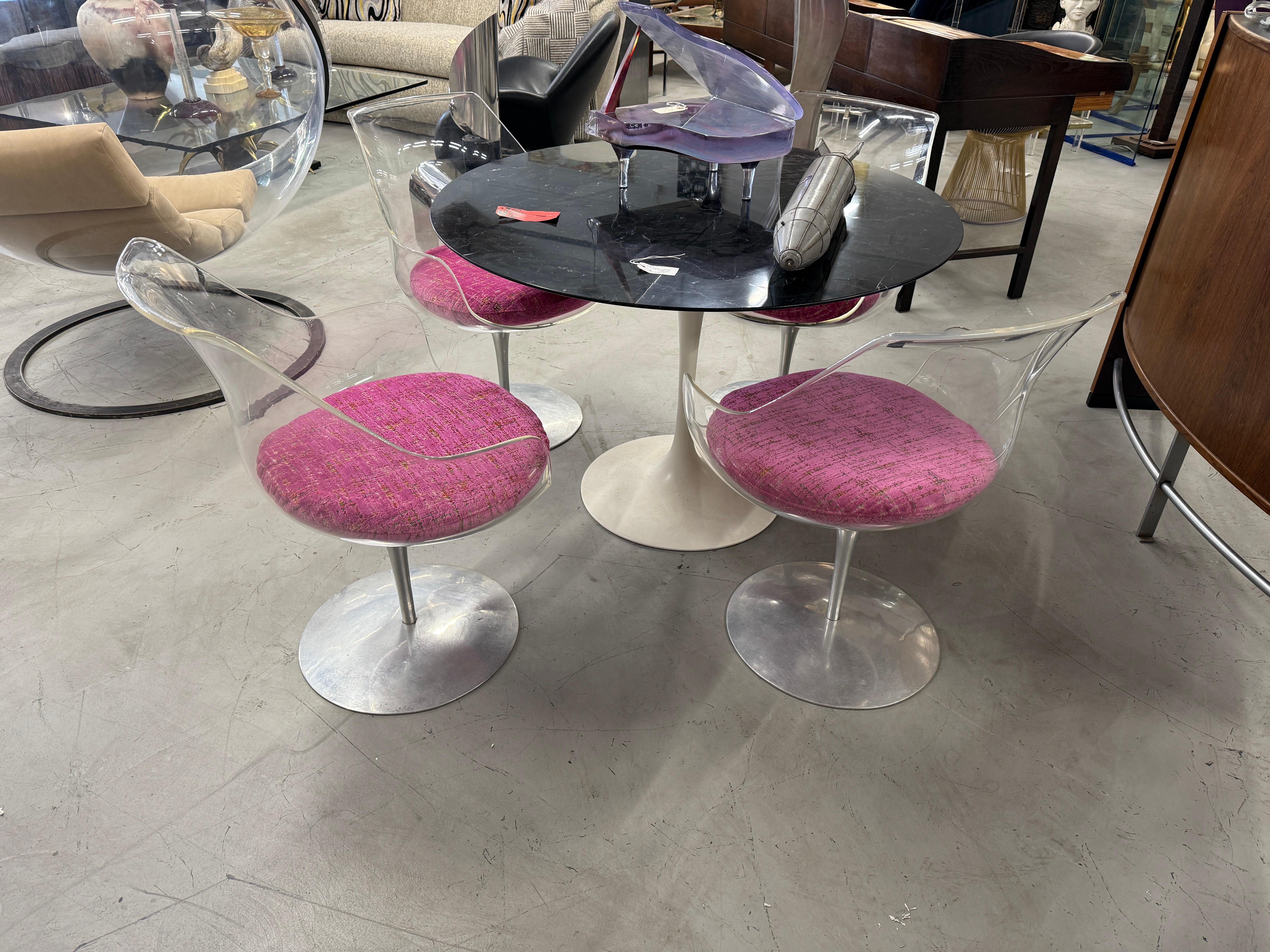 Satz von 4 drehbaren Stühlen von Erwine und Estelle Laverne in Champagner im Angebot 12