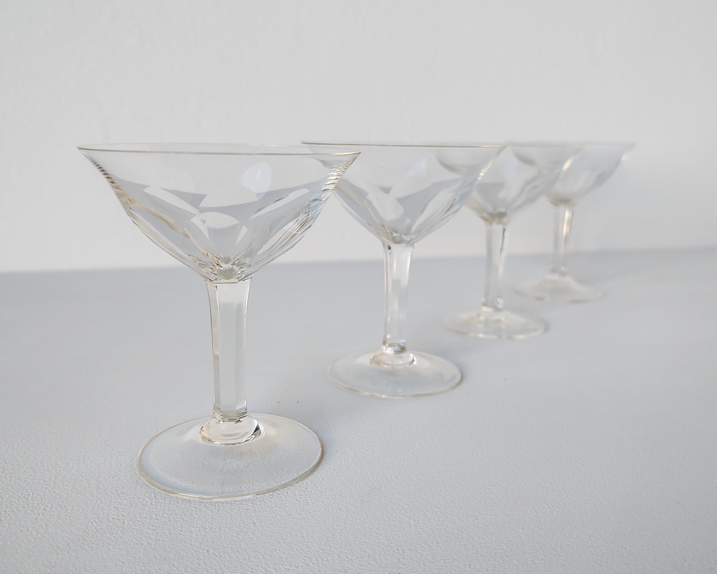Set of 4 Faceted Gevaert Stemmed Cordial Glasses in the style of Val St Lambert In Excellent Condition For Sale In Hawthorne, CA