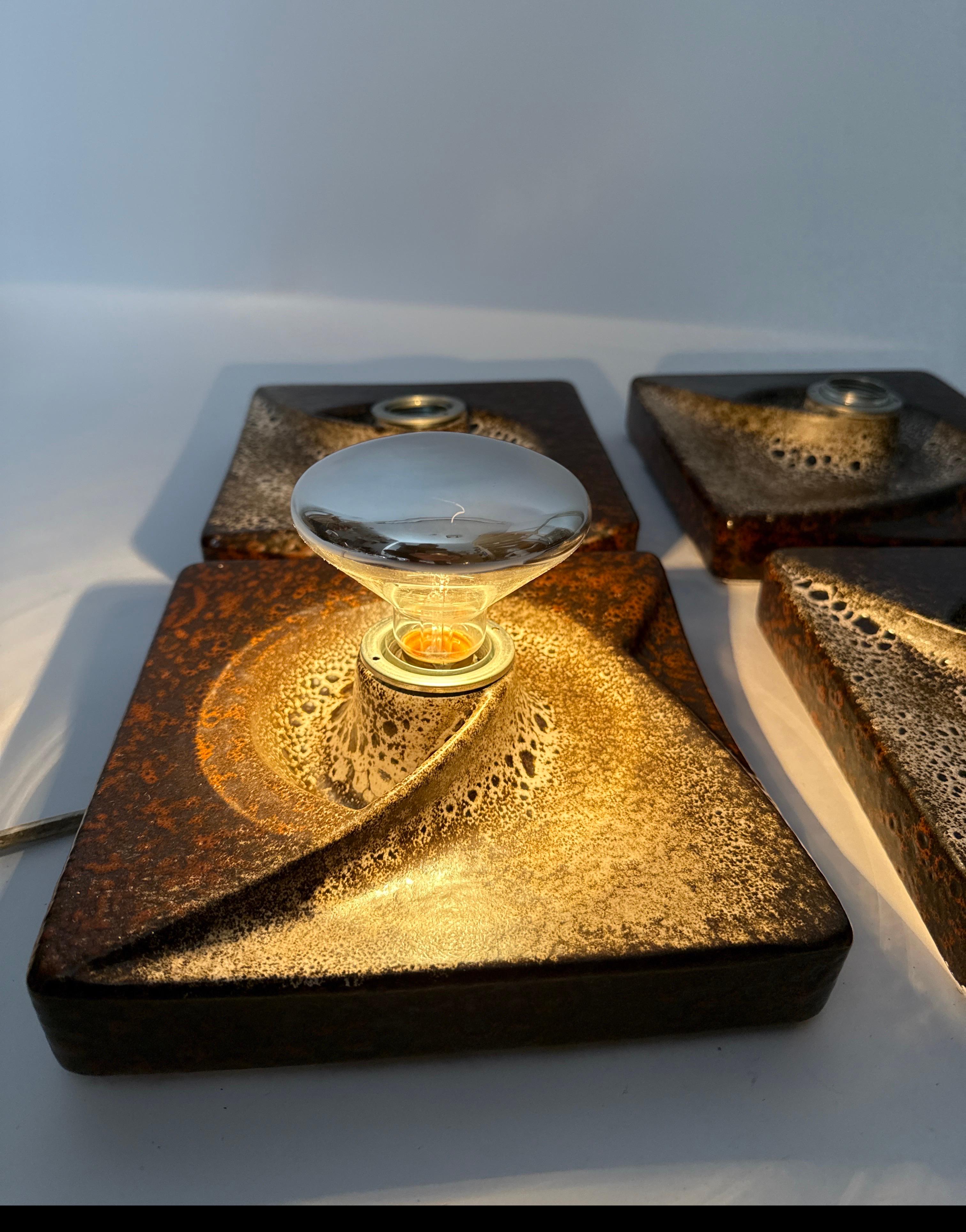 Allemand Ensemble de 4 lampes murales à tourbillon Fat Lava Brutalist par PAN Germany 1960s en vente