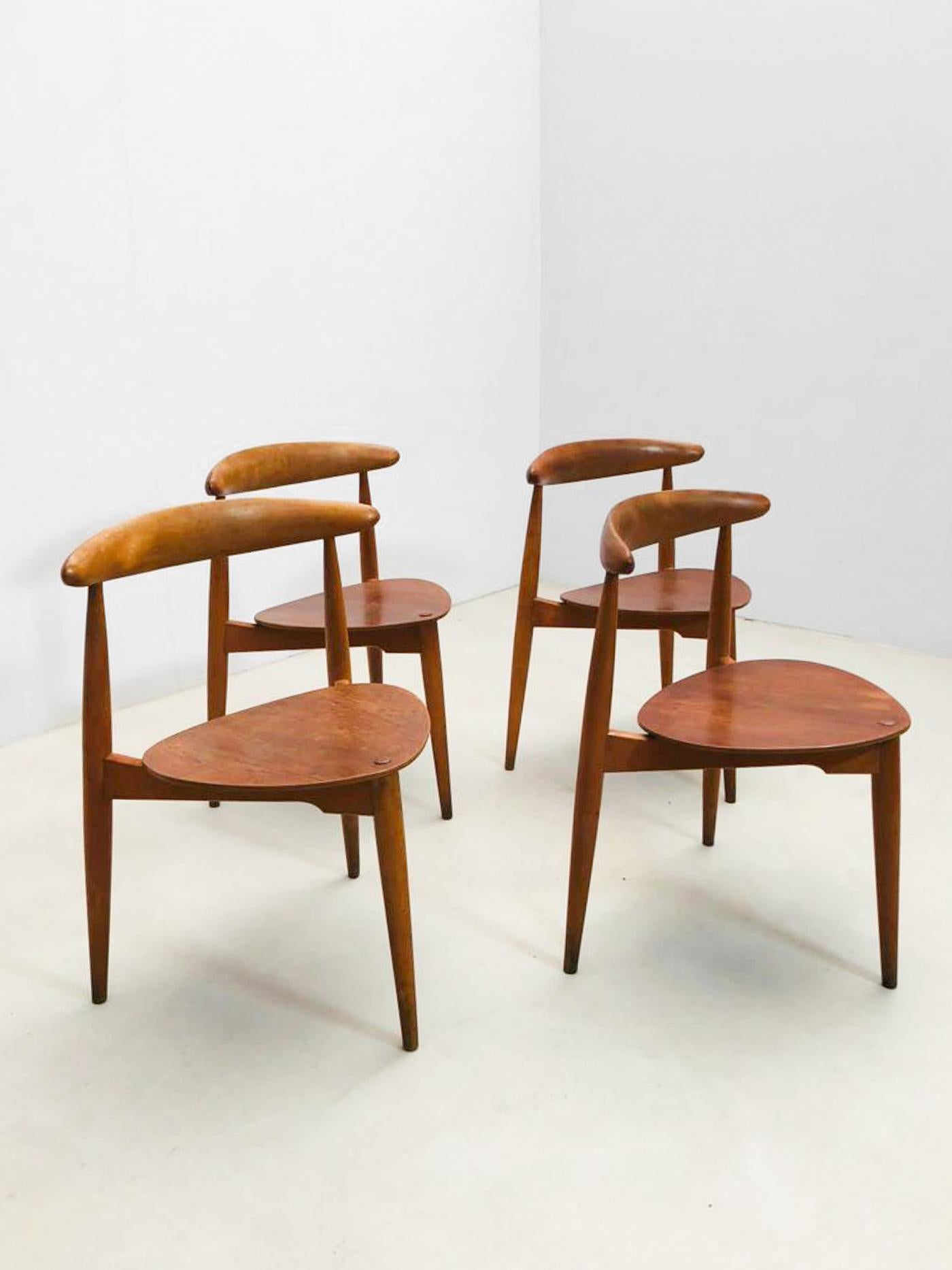 Set of 4 'FH4103' tripod chairs, by the renowned Hans J. Wegner for Fritz Hansen in 1950s.
These iconic chairs are affectionately known as the 'heart chair' due to their distinctive silhouette.
Crafted with a solid beech frame and teak veneered