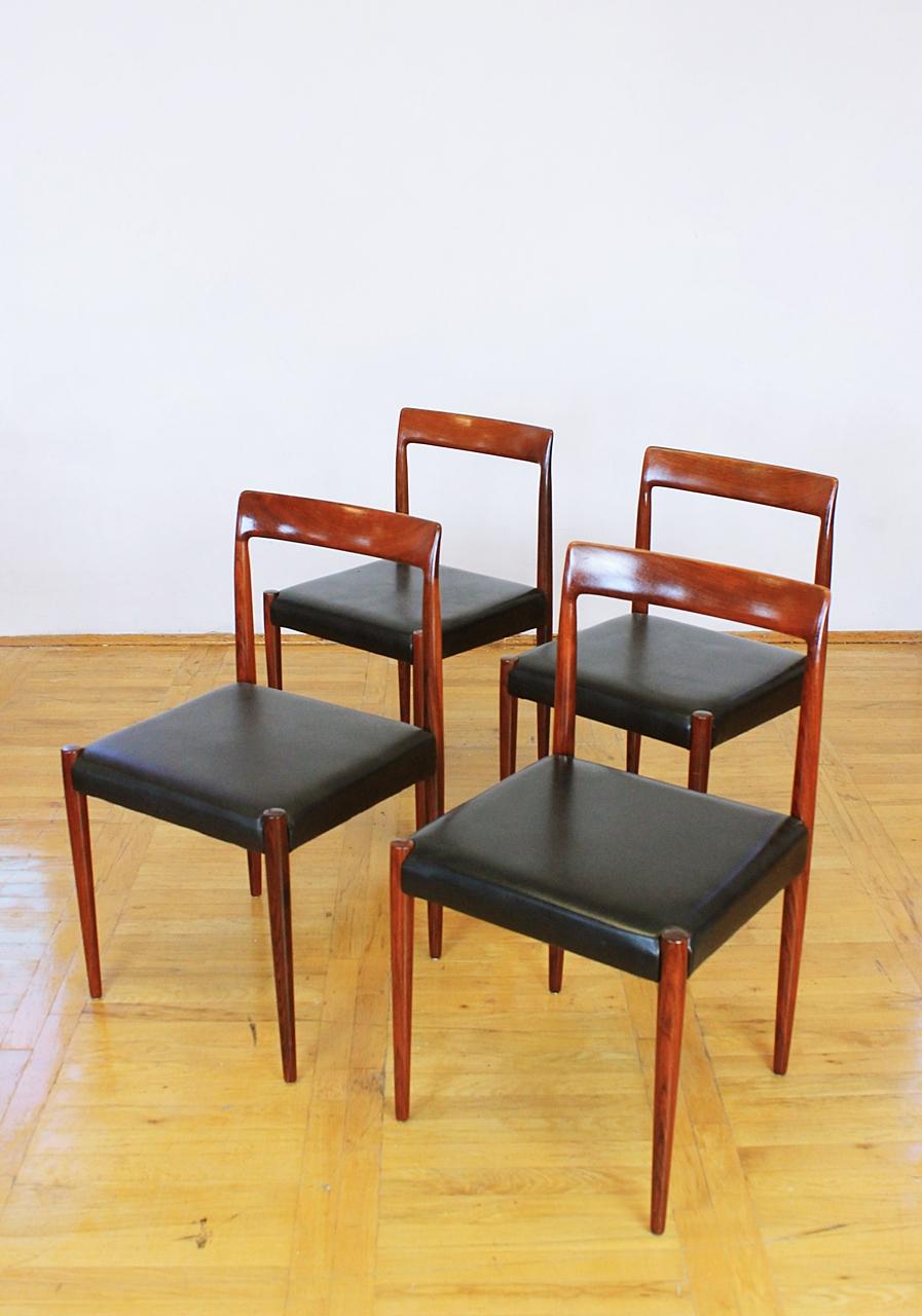This stunning midcentury chair was designed by and produced in Germany in 1960 by Lübke. Made from Palisander / rosewood and upholstered in faux leather.

The chairs are in good vintage condition. They have minor scratches on the legs. All chairs