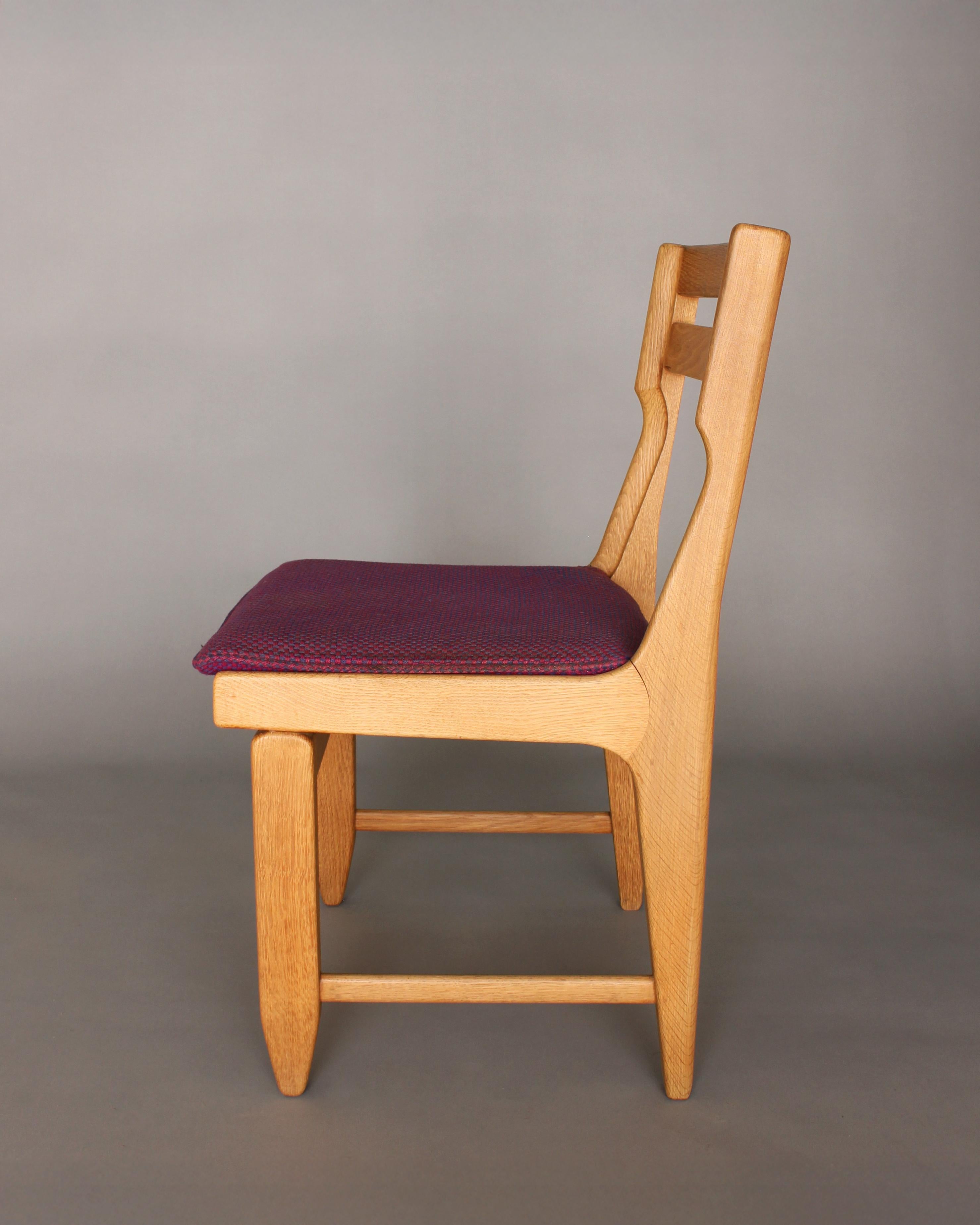 Francese Set di 4 raffinate sedie da pranzo in Oak degli anni '70 di Guillerme & Chambron in vendita