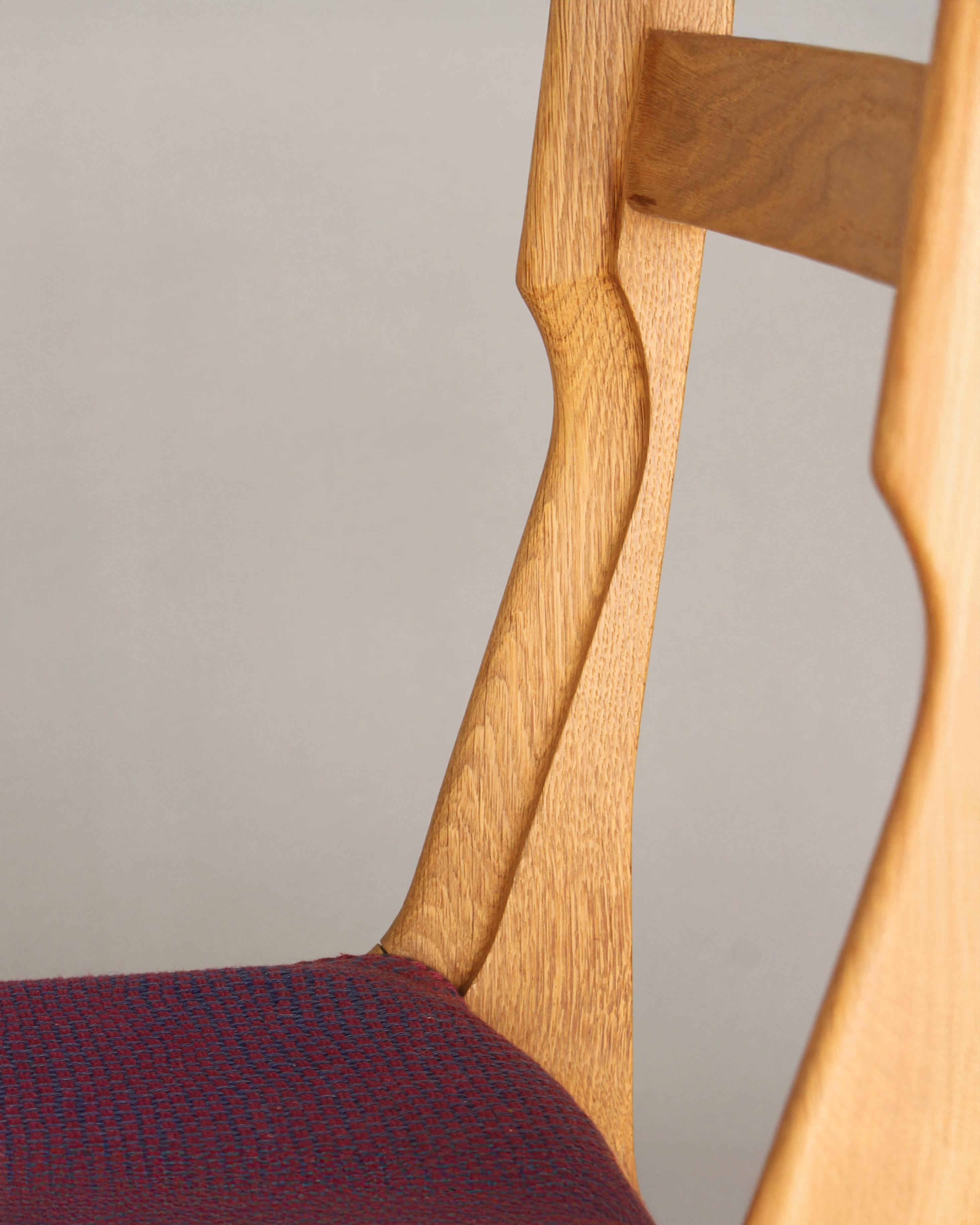 Set di 4 raffinate sedie da pranzo in Oak degli anni '70 di Guillerme & Chambron in vendita 1