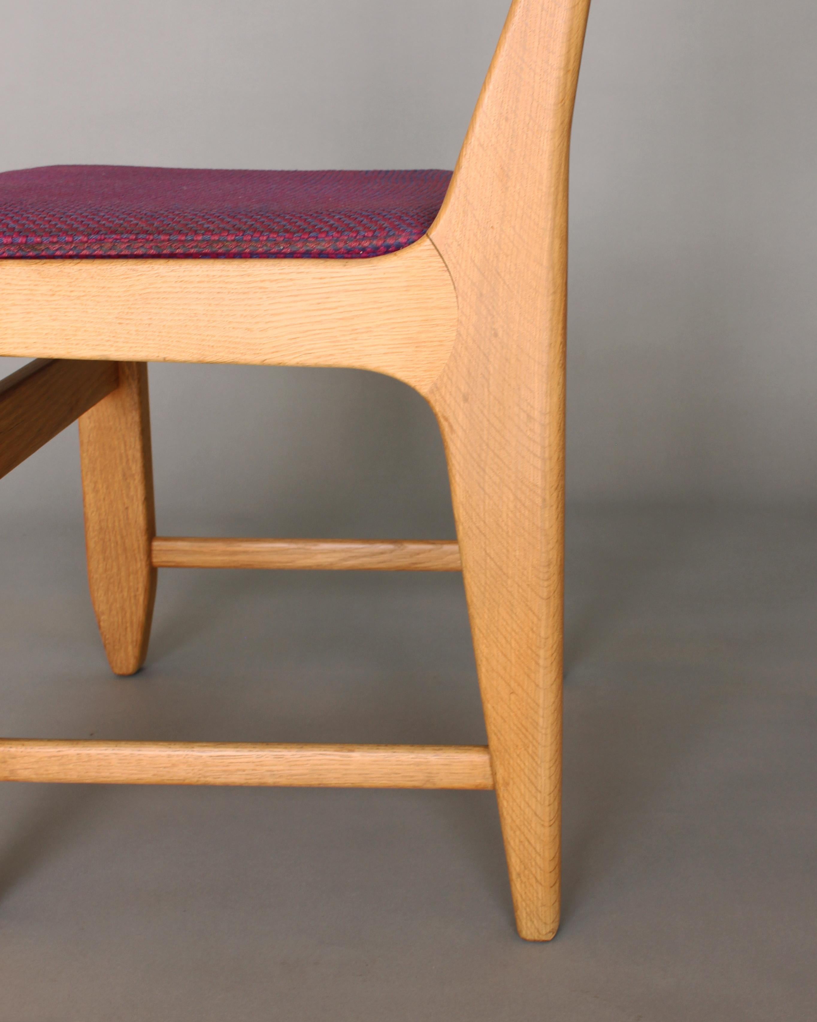 Set di 4 raffinate sedie da pranzo in Oak degli anni '70 di Guillerme & Chambron in vendita 2