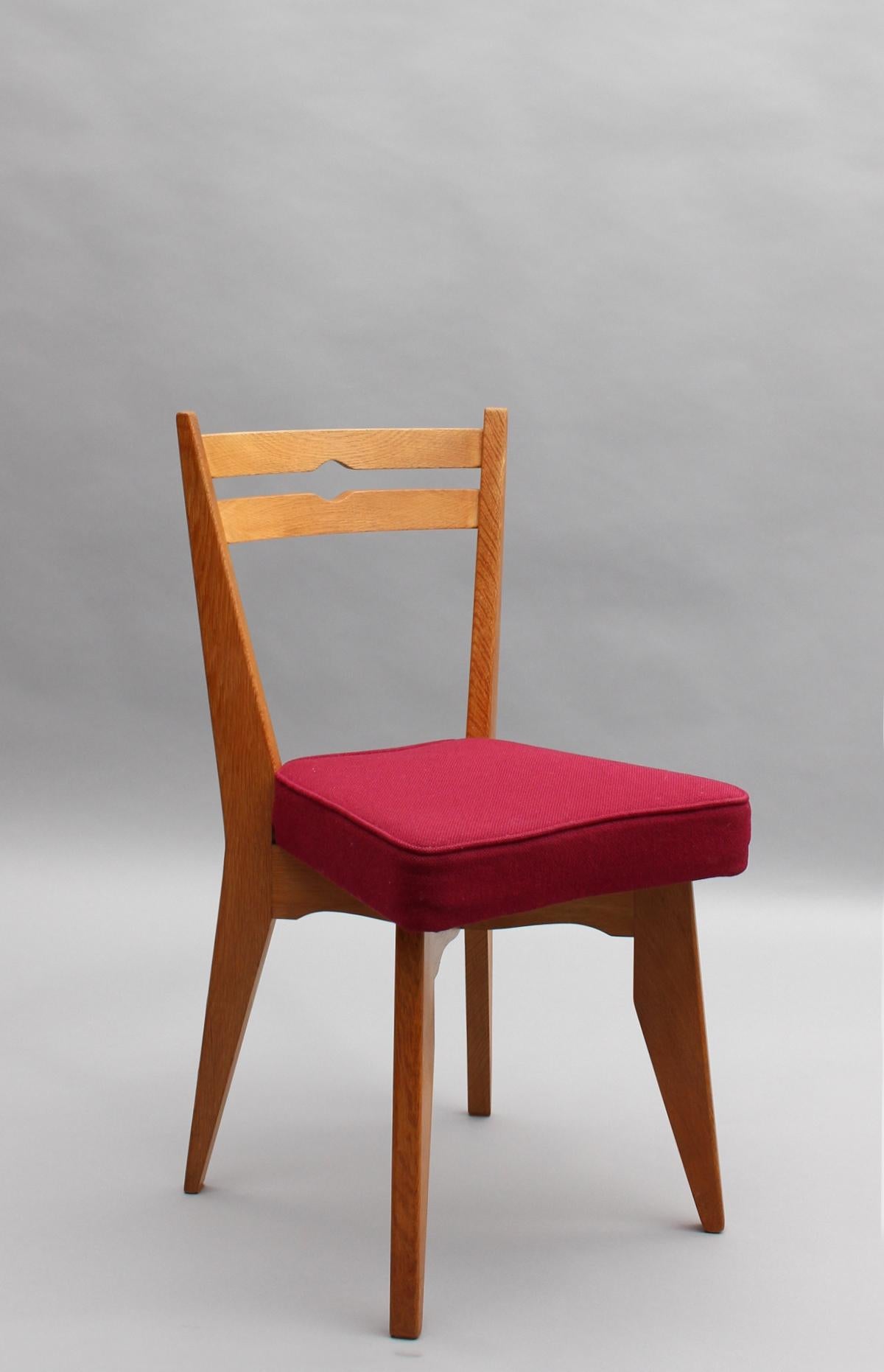 Français Ensemble de 4 chaises de salle à manger en Oak des années 1950 de Guillerme et Chambron en vente