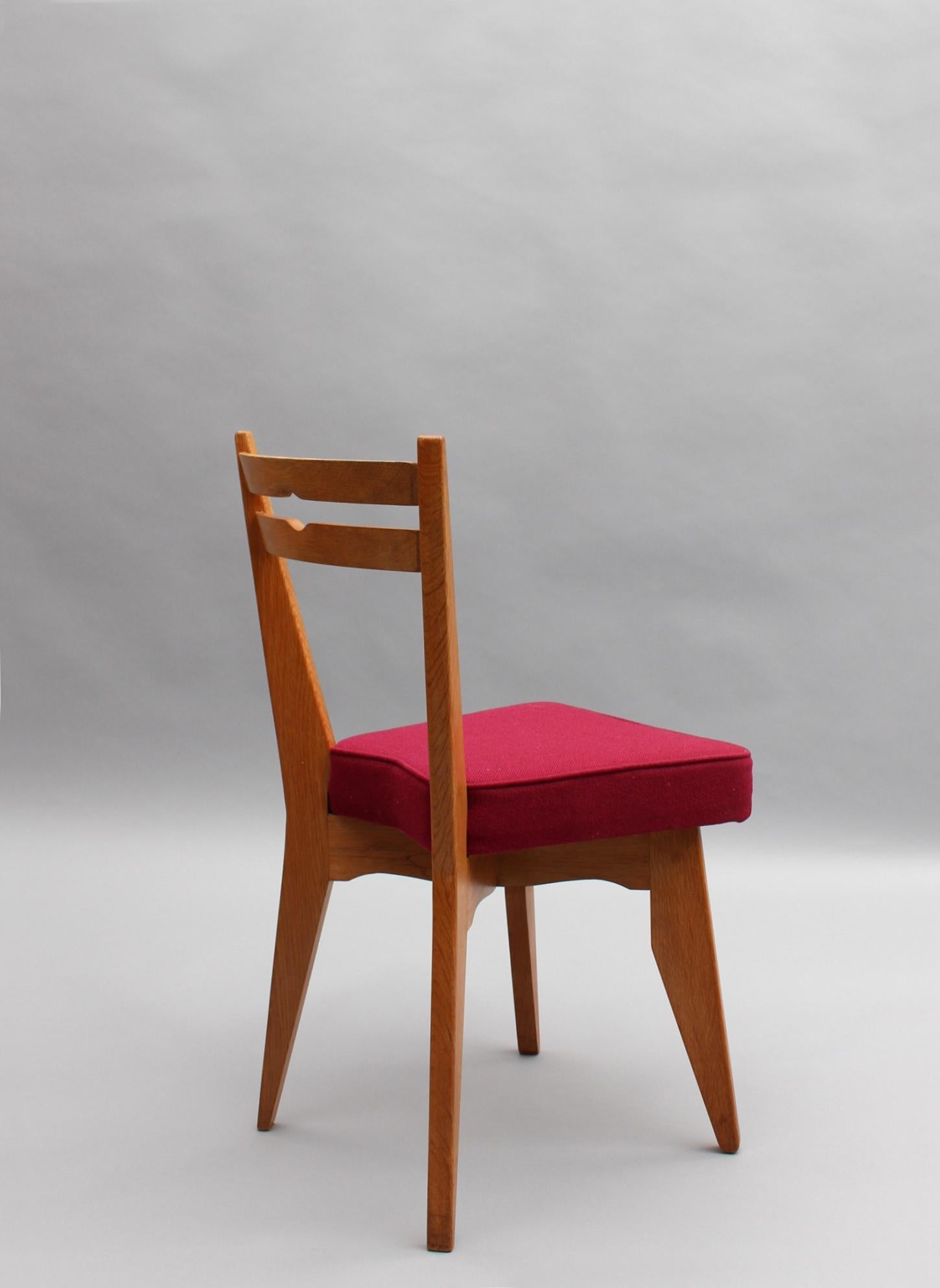 Milieu du XXe siècle Ensemble de 4 chaises de salle à manger en Oak des années 1950 de Guillerme et Chambron en vente