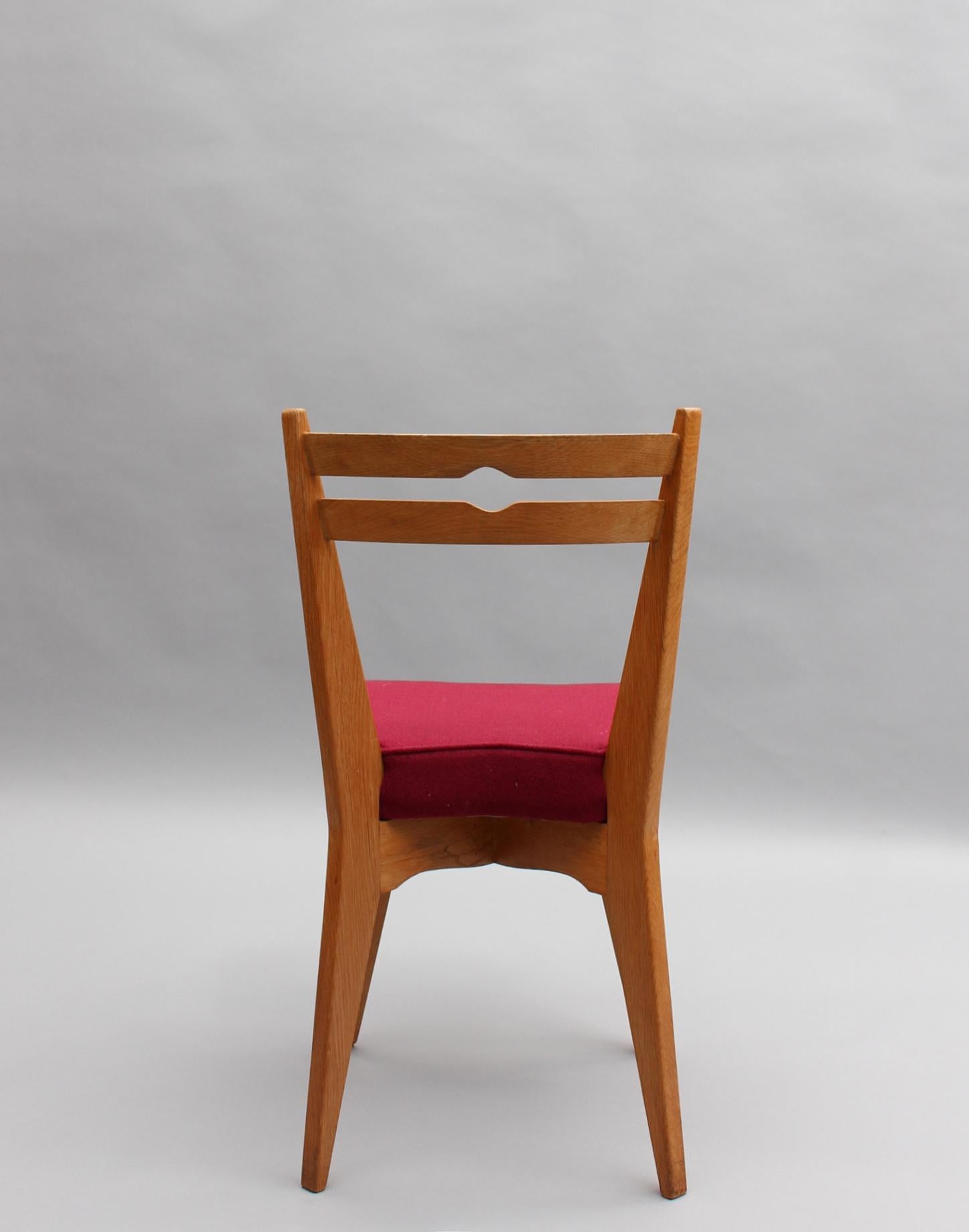 Tissu Ensemble de 4 chaises de salle à manger en Oak des années 1950 de Guillerme et Chambron en vente