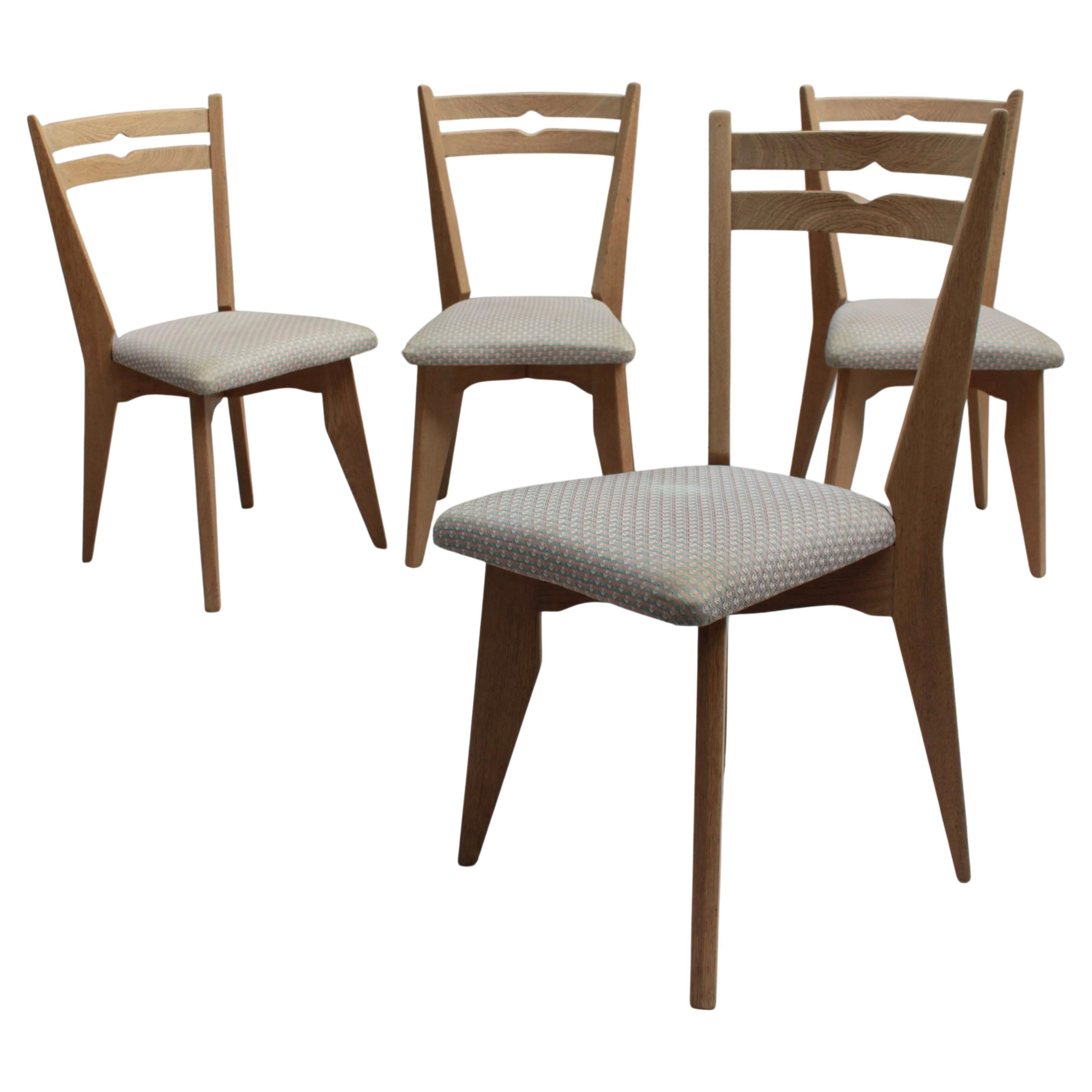 Ensemble de 4 chaises de salle à manger en Oak des années 1950 de Guillerme et Chambron