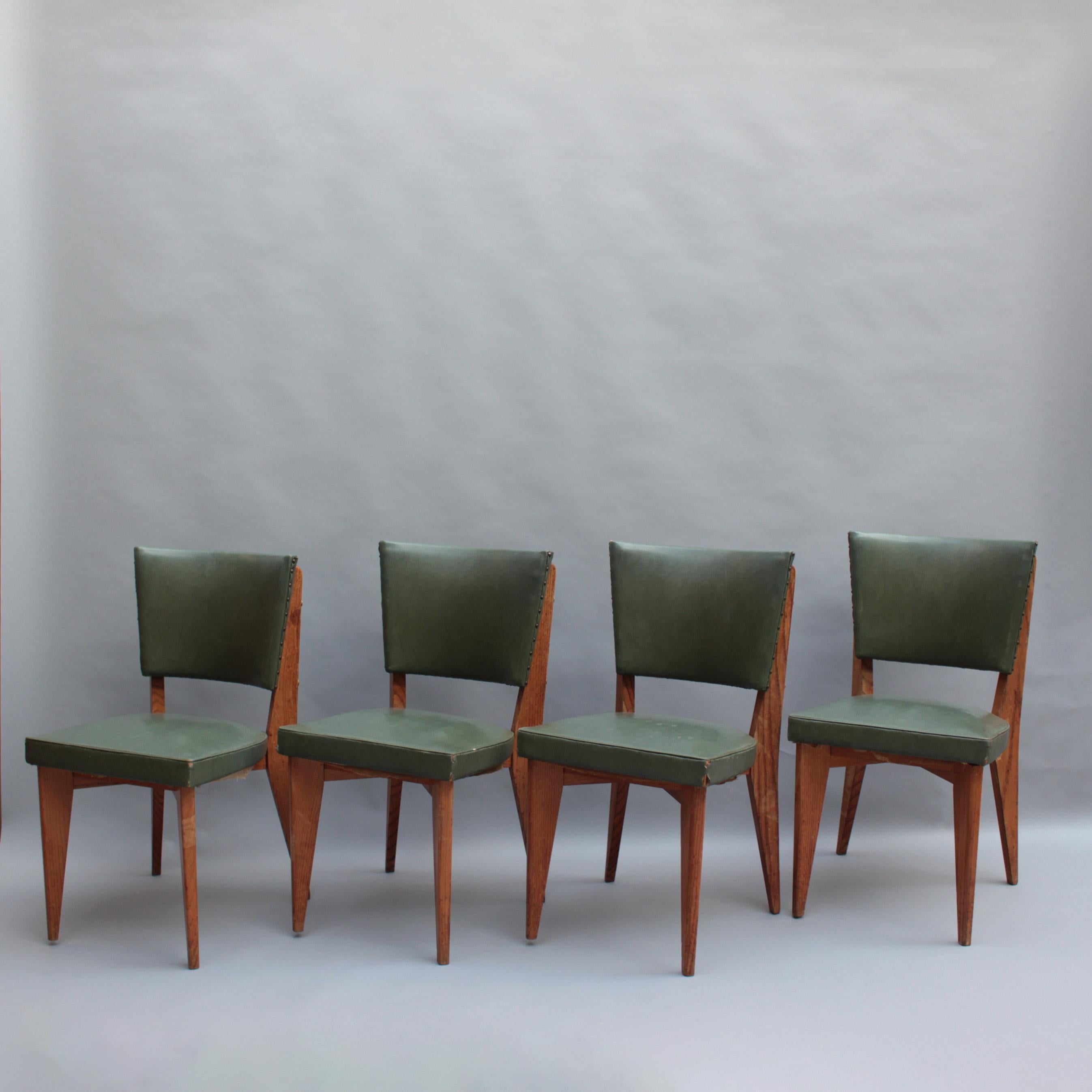 Set di 4 raffinate sedie da pranzo francesi degli anni '50 in Oak in vendita 4