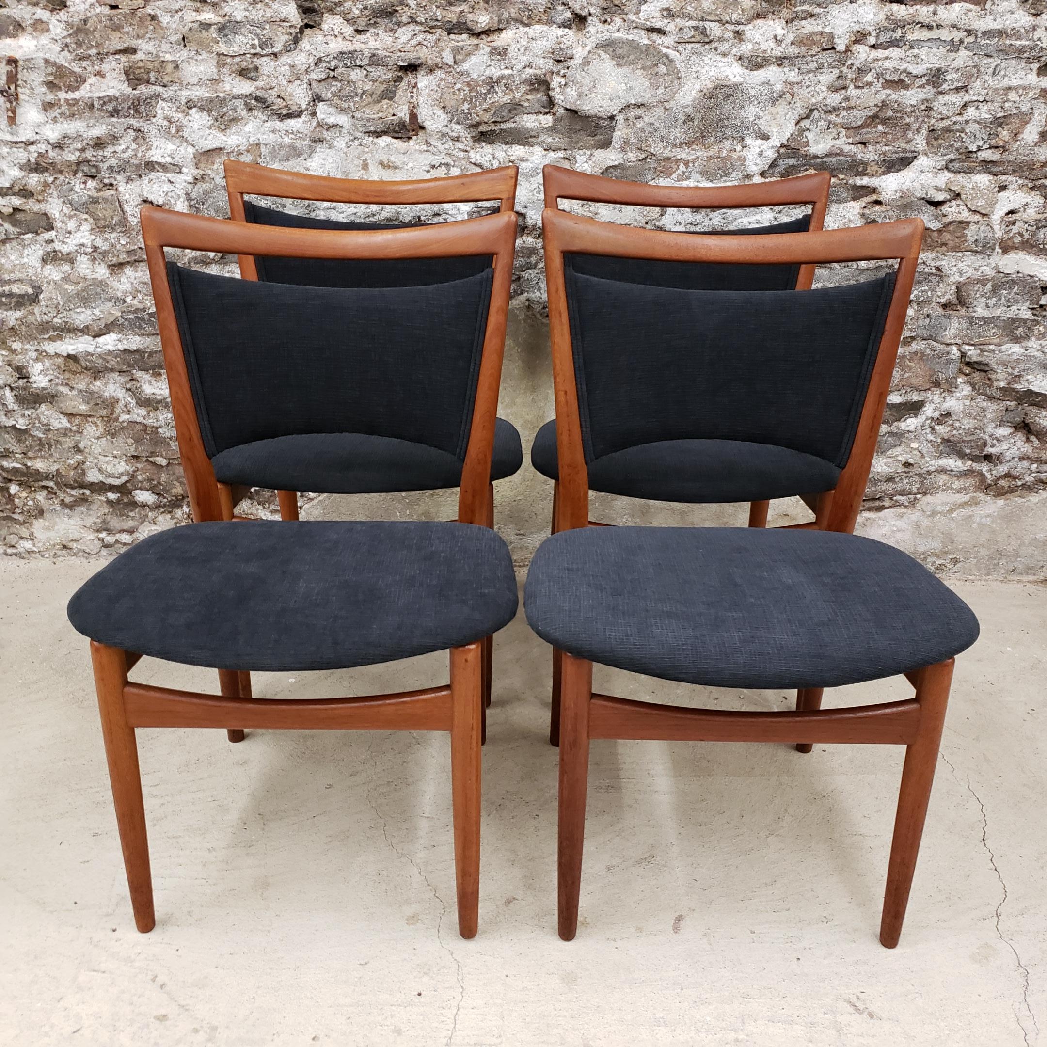 Scandinave moderne Ensemble de 4 chaises de salle à manger Finn Juhl pour Soren Willadsen SW86