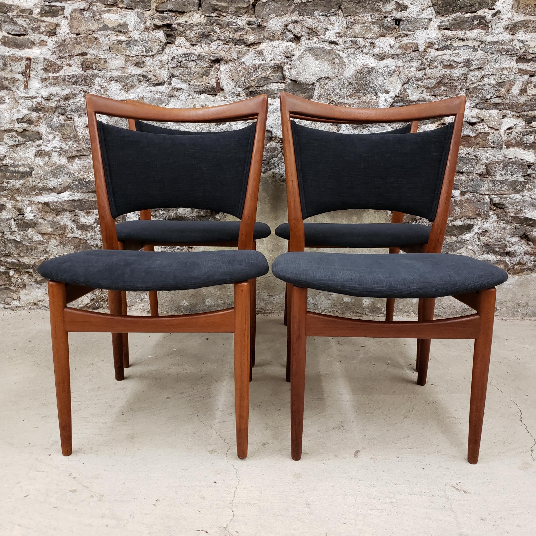 Scandinavian Modern Set of 4 Finn Juhl for Soren Willadsen SW86 Dining Chairs For Sale