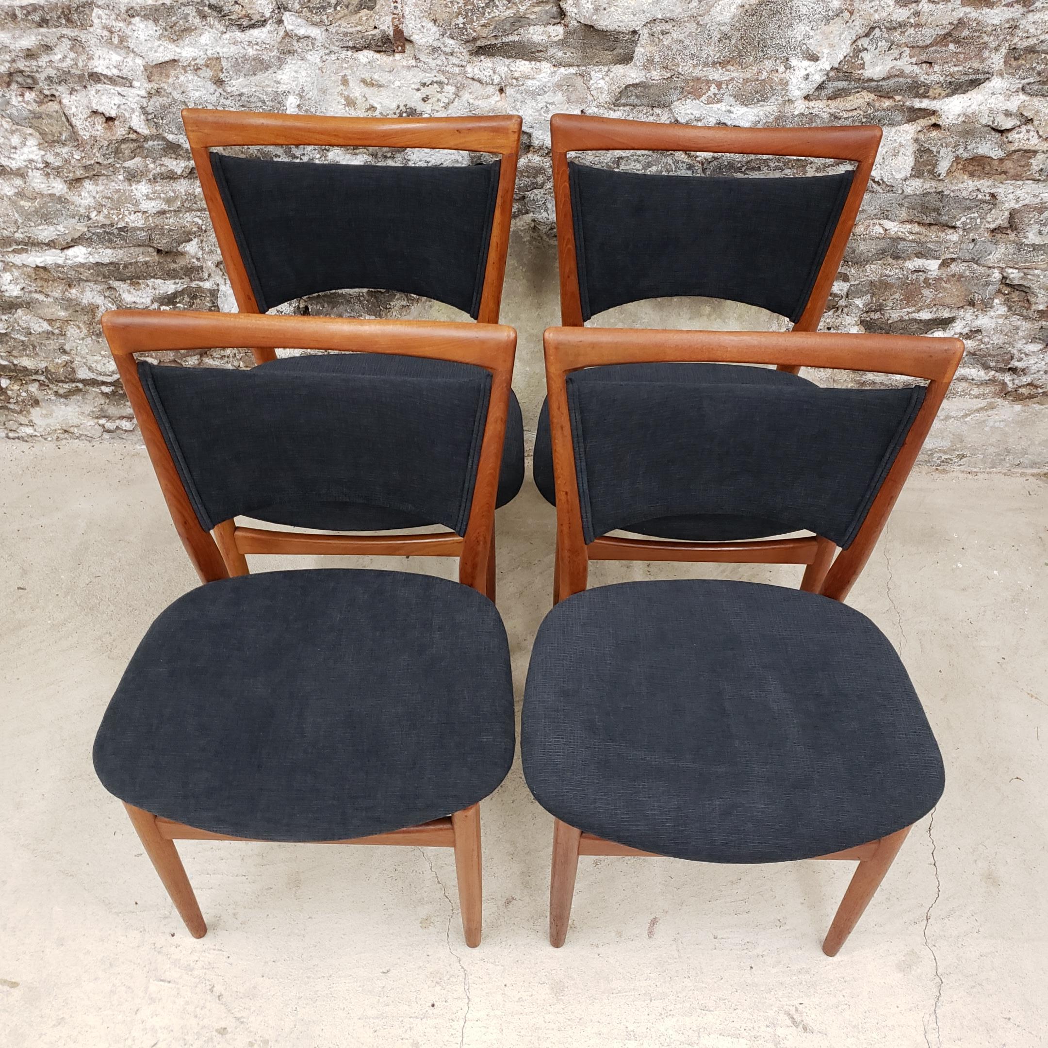 Set of 4 Finn Juhl for Soren Willadsen SW86 Dining Chairs In Good Condition For Sale In Hamilton, Ontario