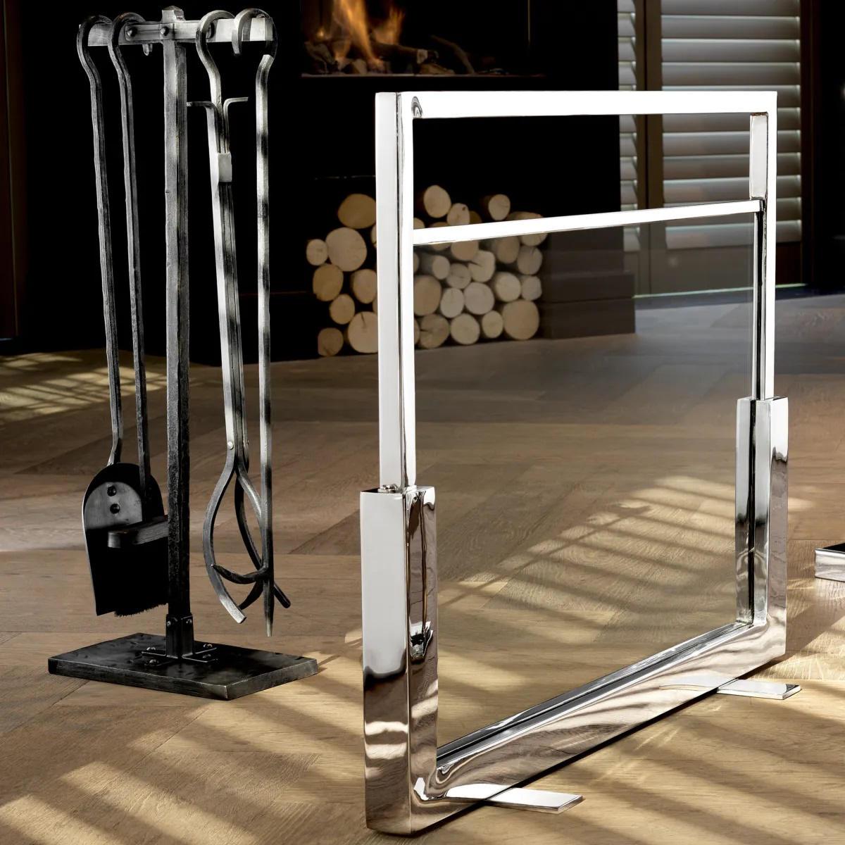 Moderno Set di 4 accessori per caminetto, finitura in metallo patinato. in vendita