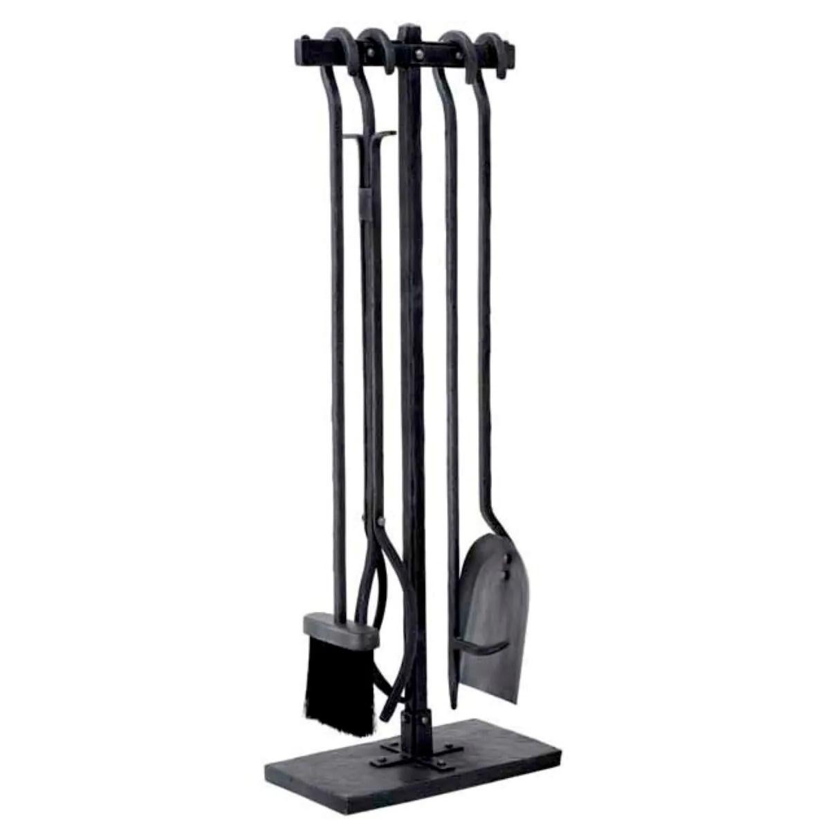 Francese Set di 4 accessori per caminetto, finitura in metallo patinato. in vendita
