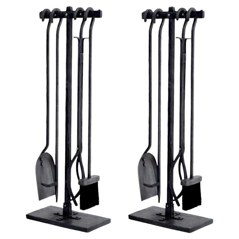 Set di 4 accessori per caminetto, finitura in metallo patinato. in vendita