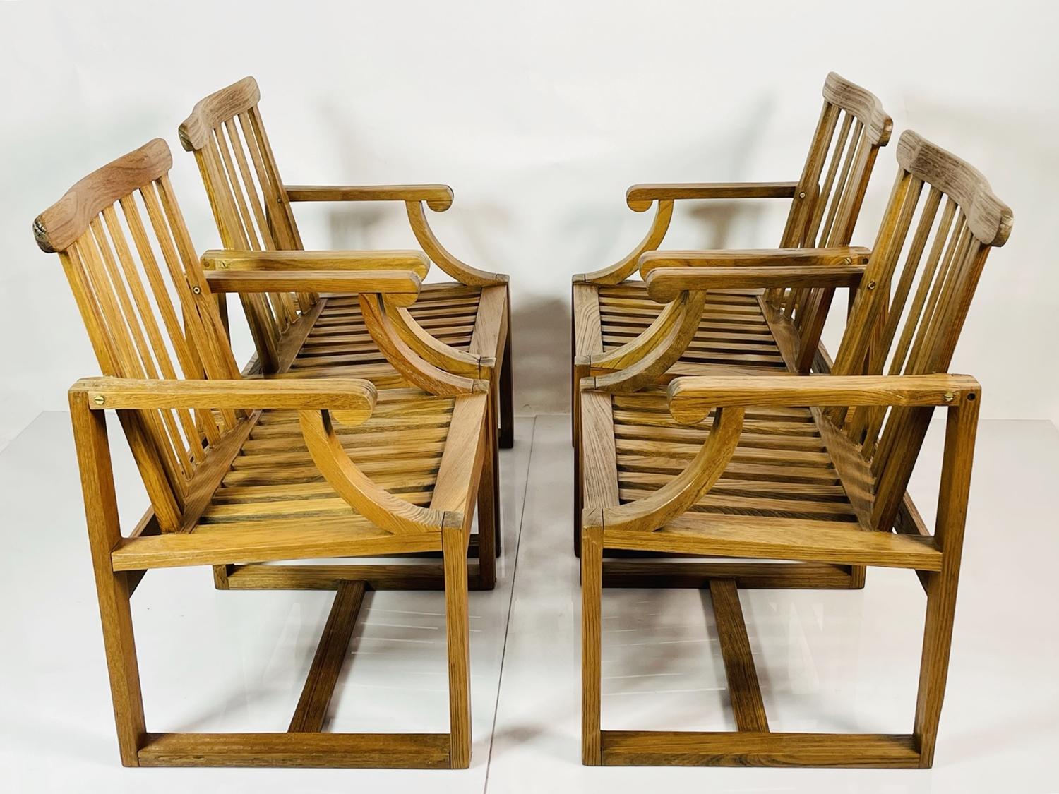 Wir haben insgesamt 12 Stühle oder 3 Sätze von 4.

Das 4er-Set First Cabin Dining Chairs von Kipp Stewart für Summit Furniture ist die perfekte Ergänzung für jedes Esszimmer. Diese vom renommierten Designer Kipp Stewart entworfenen Stühle sind der