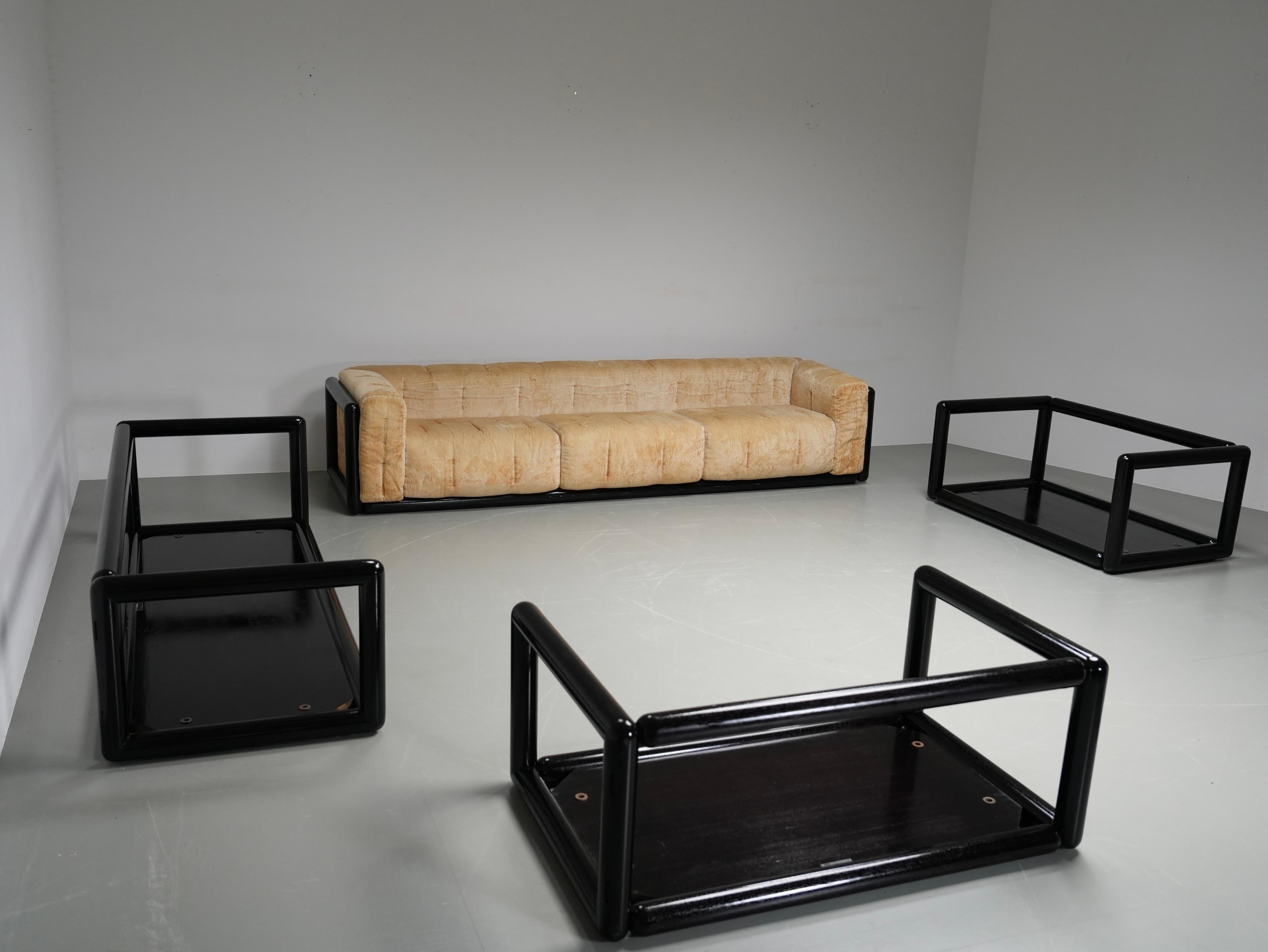Mid-Century Modern Set of 4 first edition Carlo Scarpa 'Cornaro' Sofa's for Simon, Italy, 1970's For Sale
