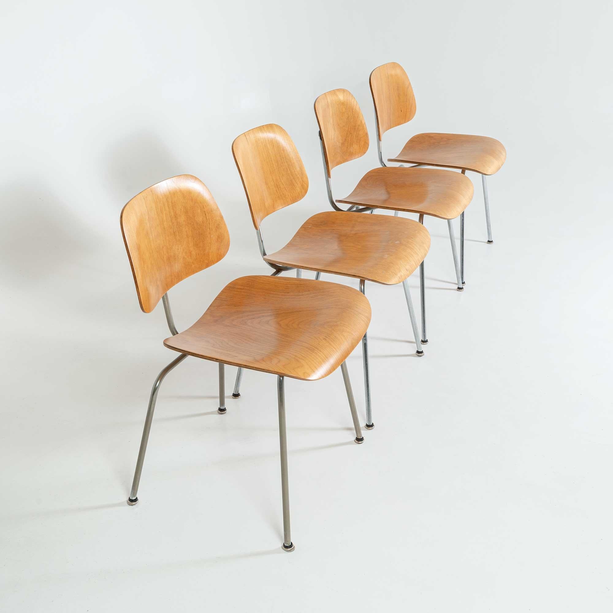 Mid-Century Modern Set of 4 First Edition Eames Evans DCM Chairs For Sale