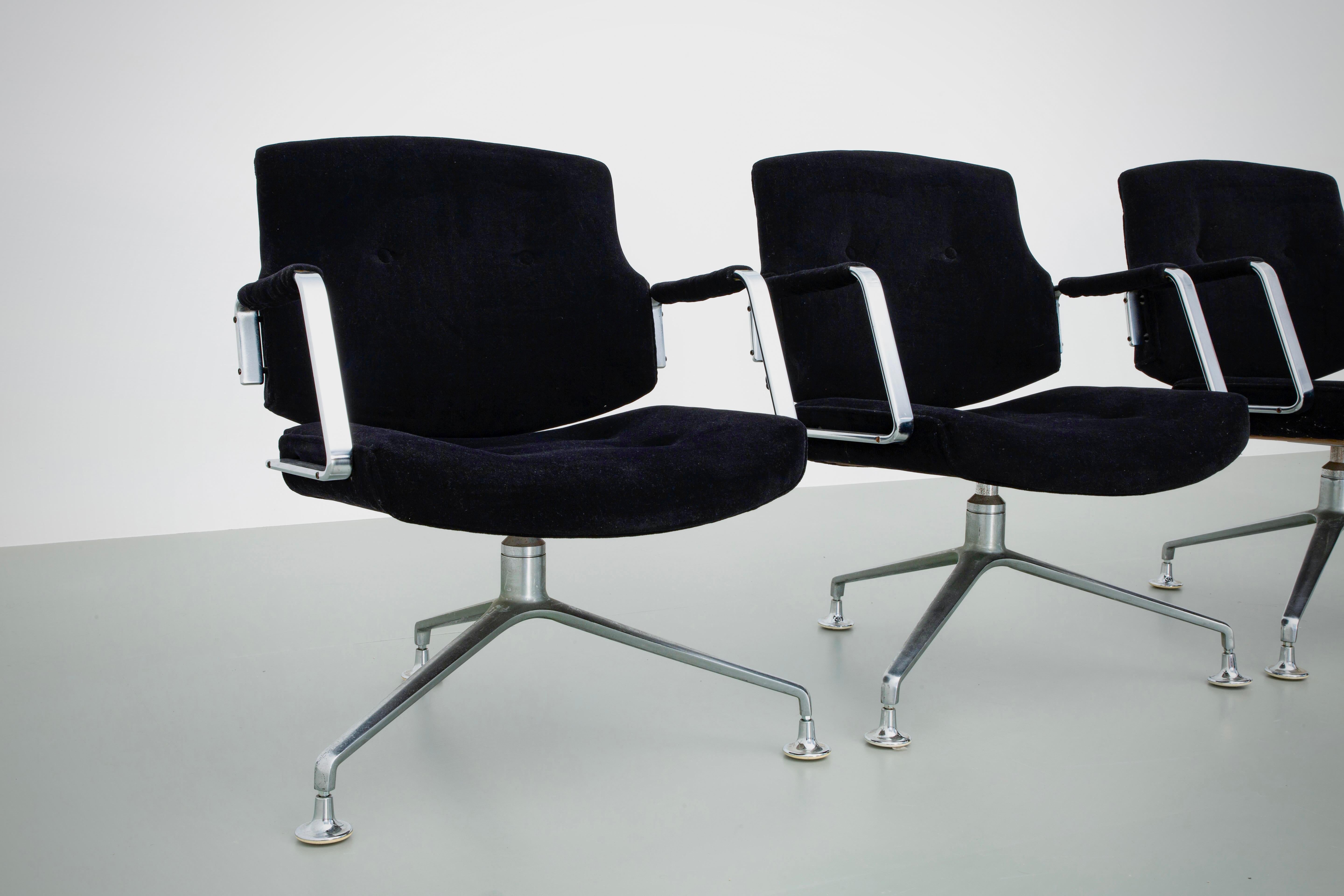 Milieu du XXe siècle Ensemble de 4 fauteuils FK 84 de Fabricius et Kastholm pour Kill Int., Danemark, 1962 en vente