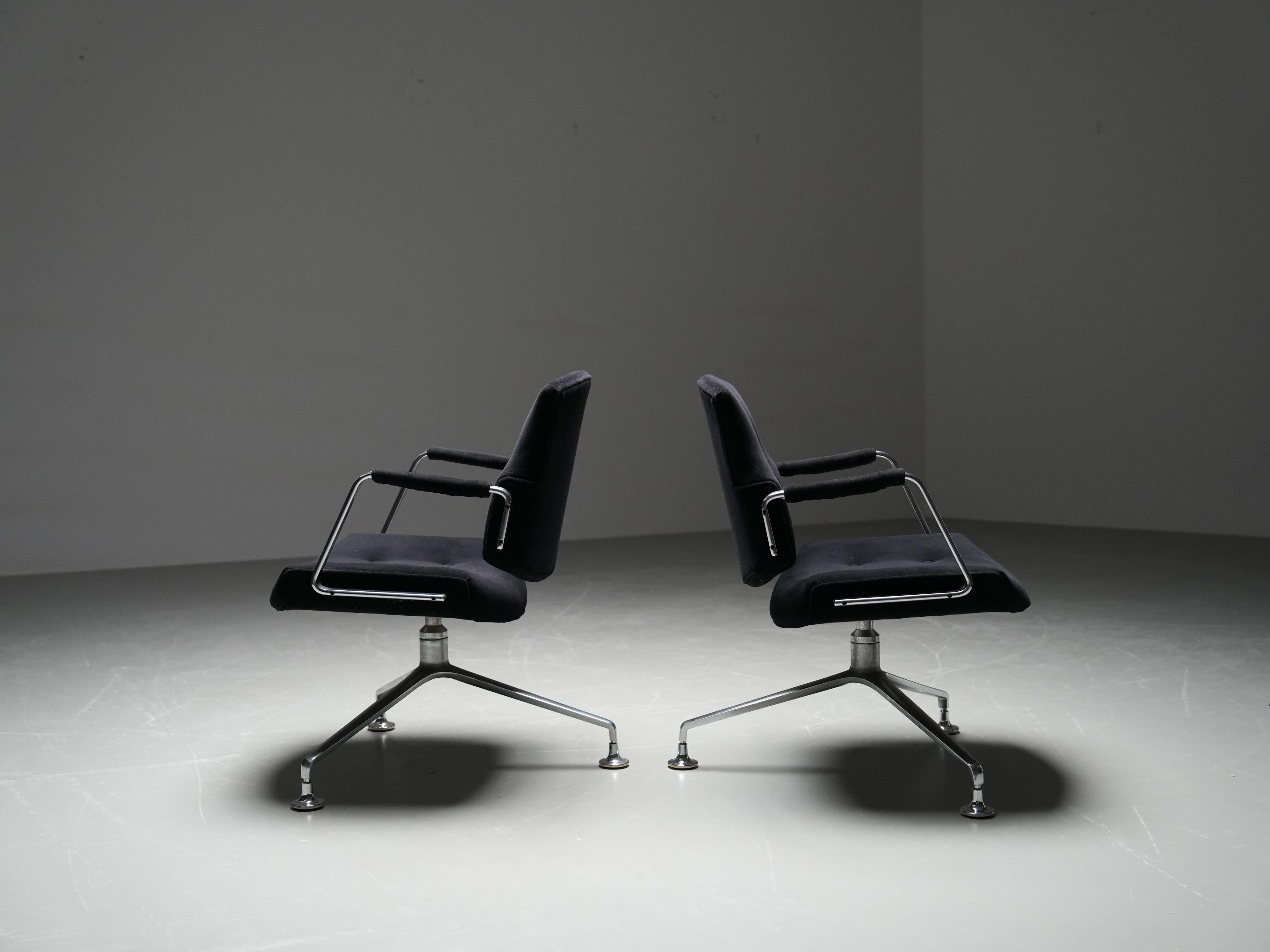 Metà XX secolo Set di 4 poltrone FK 84 di Farbicius e Kastholm in velluto e metallo, anni '60 in vendita