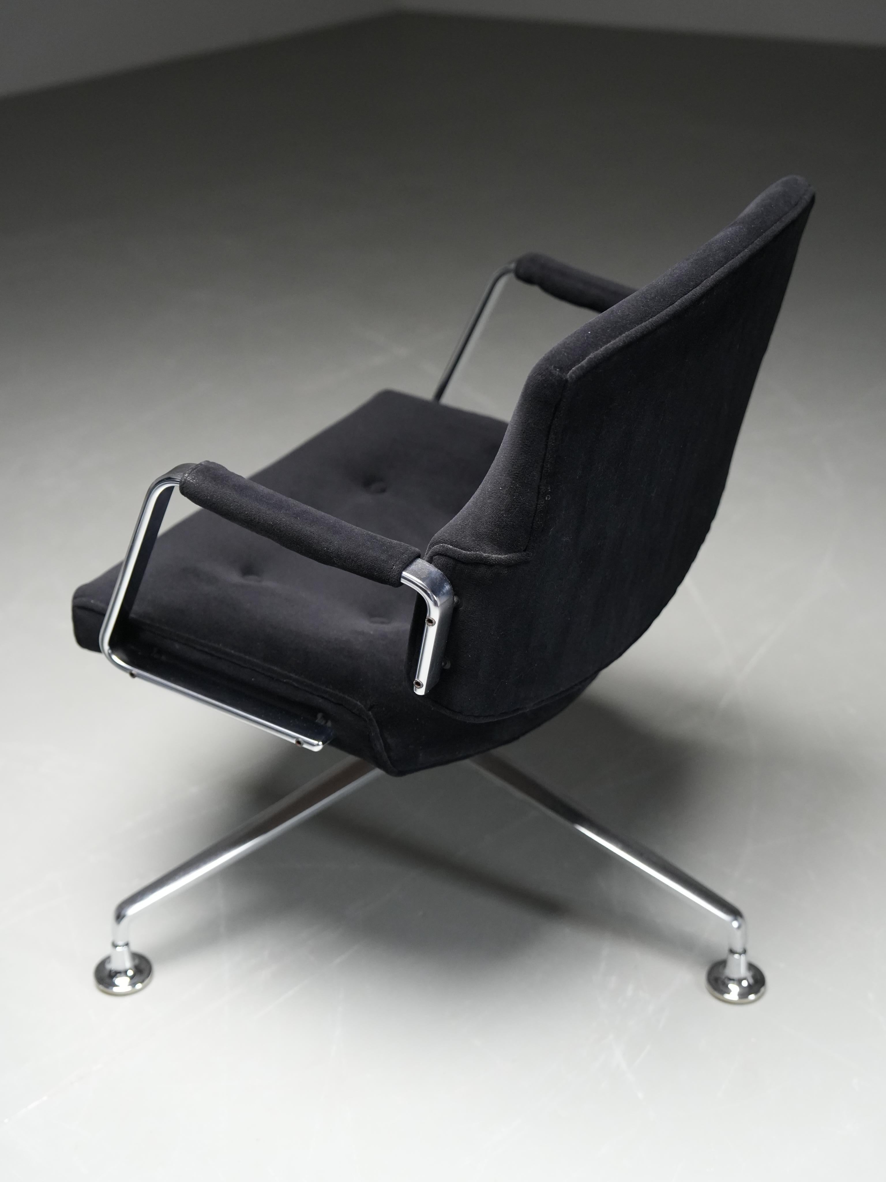 Metallo Set di 4 poltrone FK 84 di Farbicius e Kastholm in velluto e metallo, anni '60 in vendita