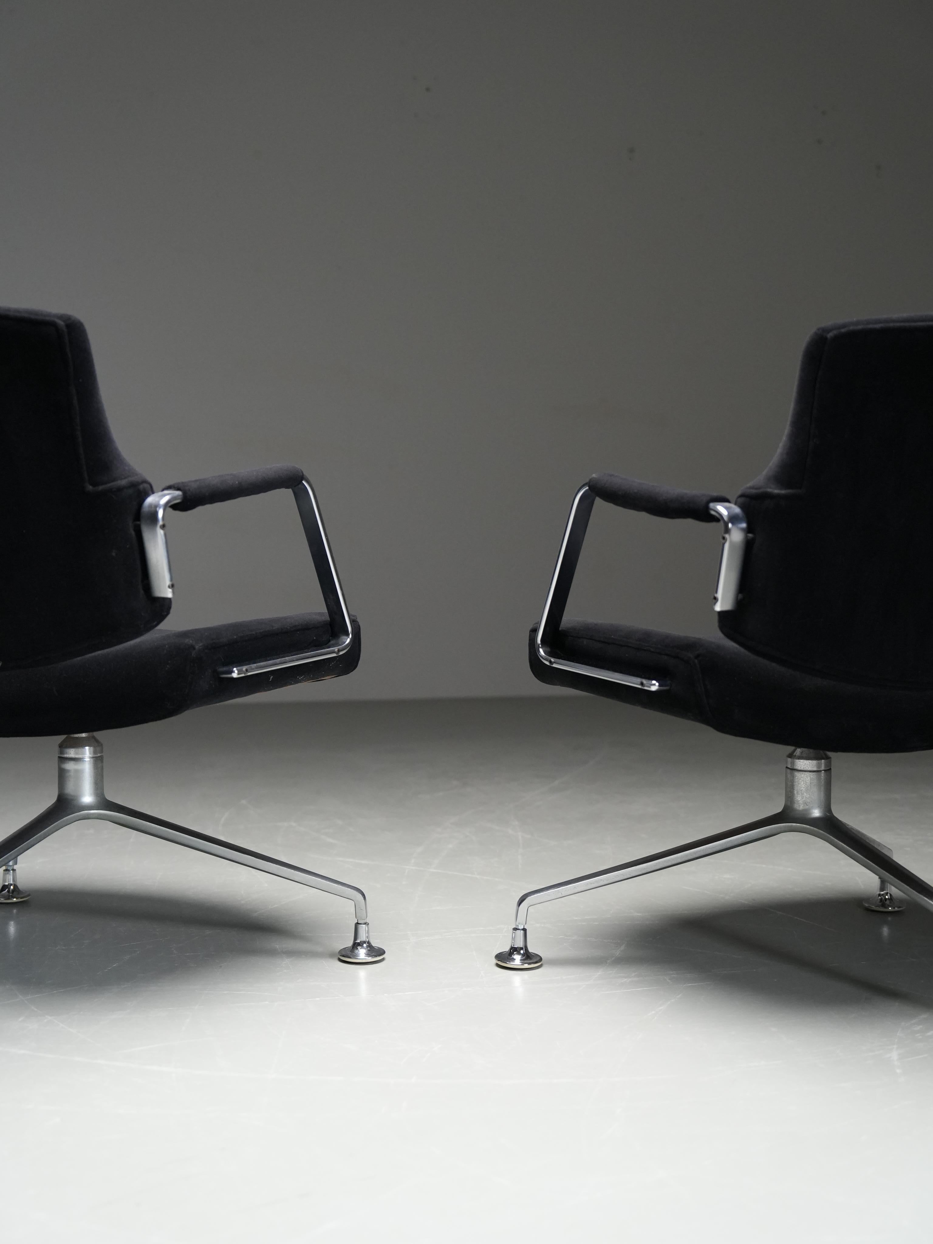 Set di 4 poltrone FK 84 di Farbicius e Kastholm in velluto e metallo, anni '60 in vendita 1