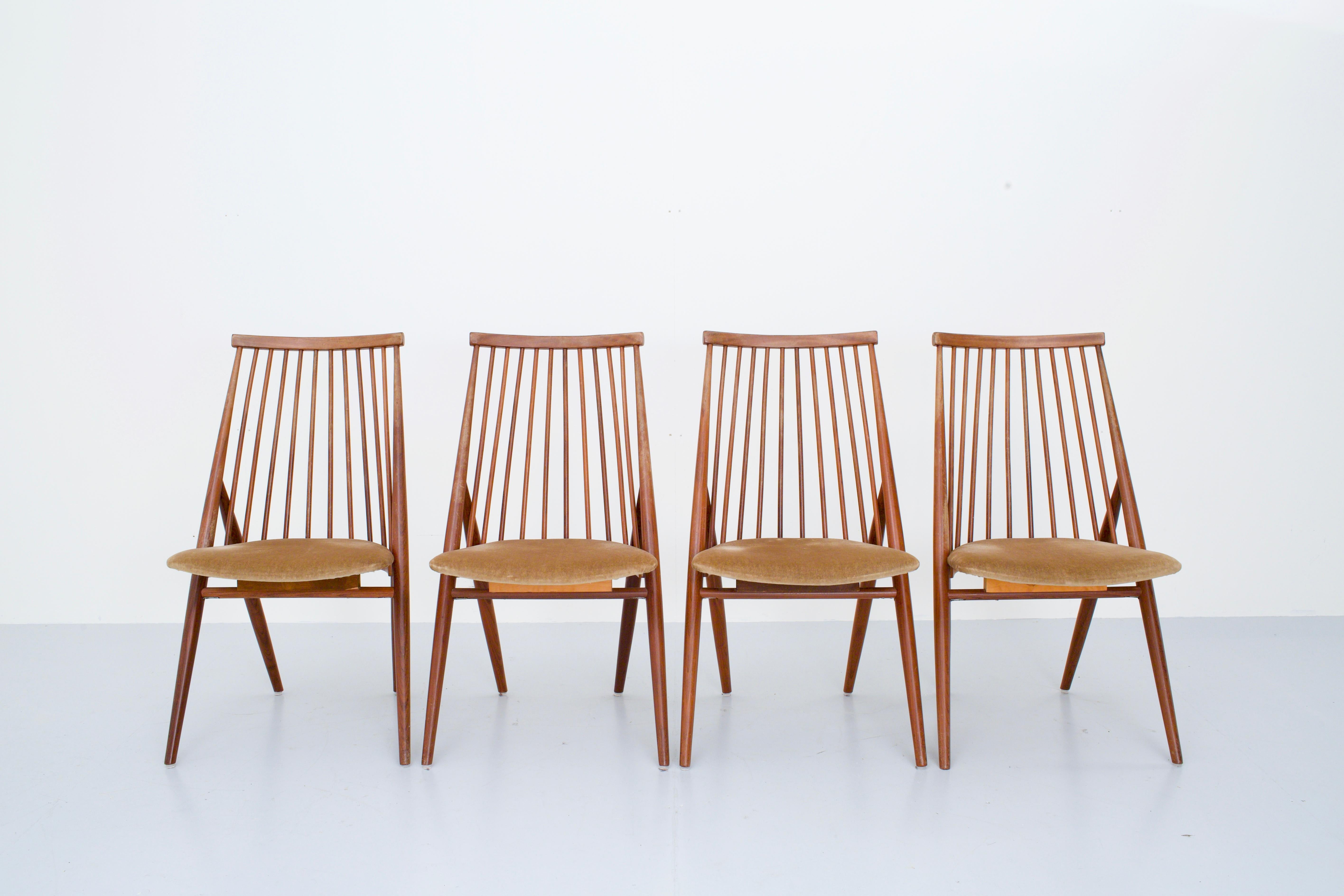Satz von 4 „Flamingo“-Stühlen von Thea Leonard für Nassjo Stolefrabrik, Schweden, 1960 (Moderne der Mitte des Jahrhunderts) im Angebot