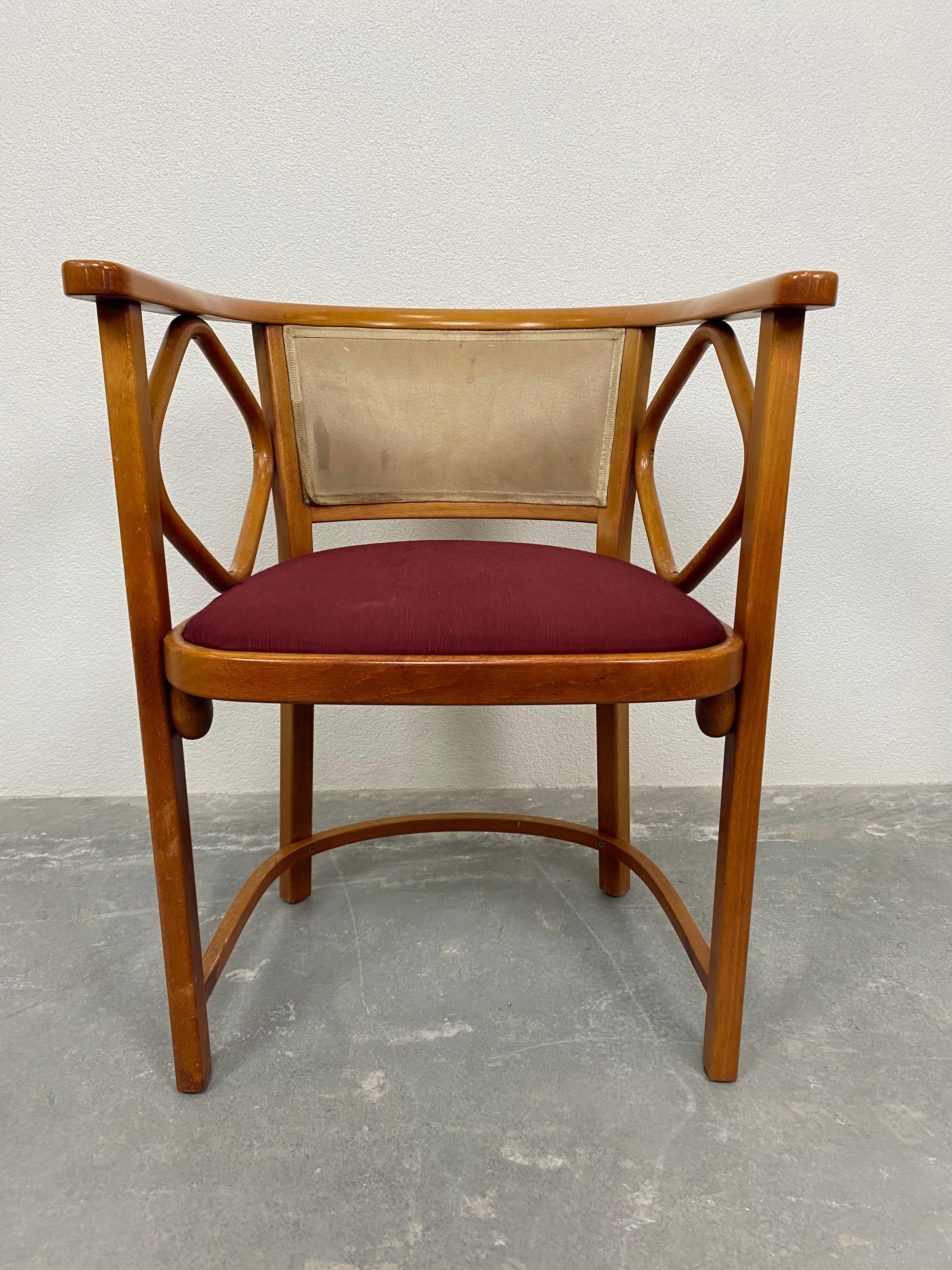 Vienna Secession Set of 4 Fledermaus Chairs Executed by Thonet For Sale