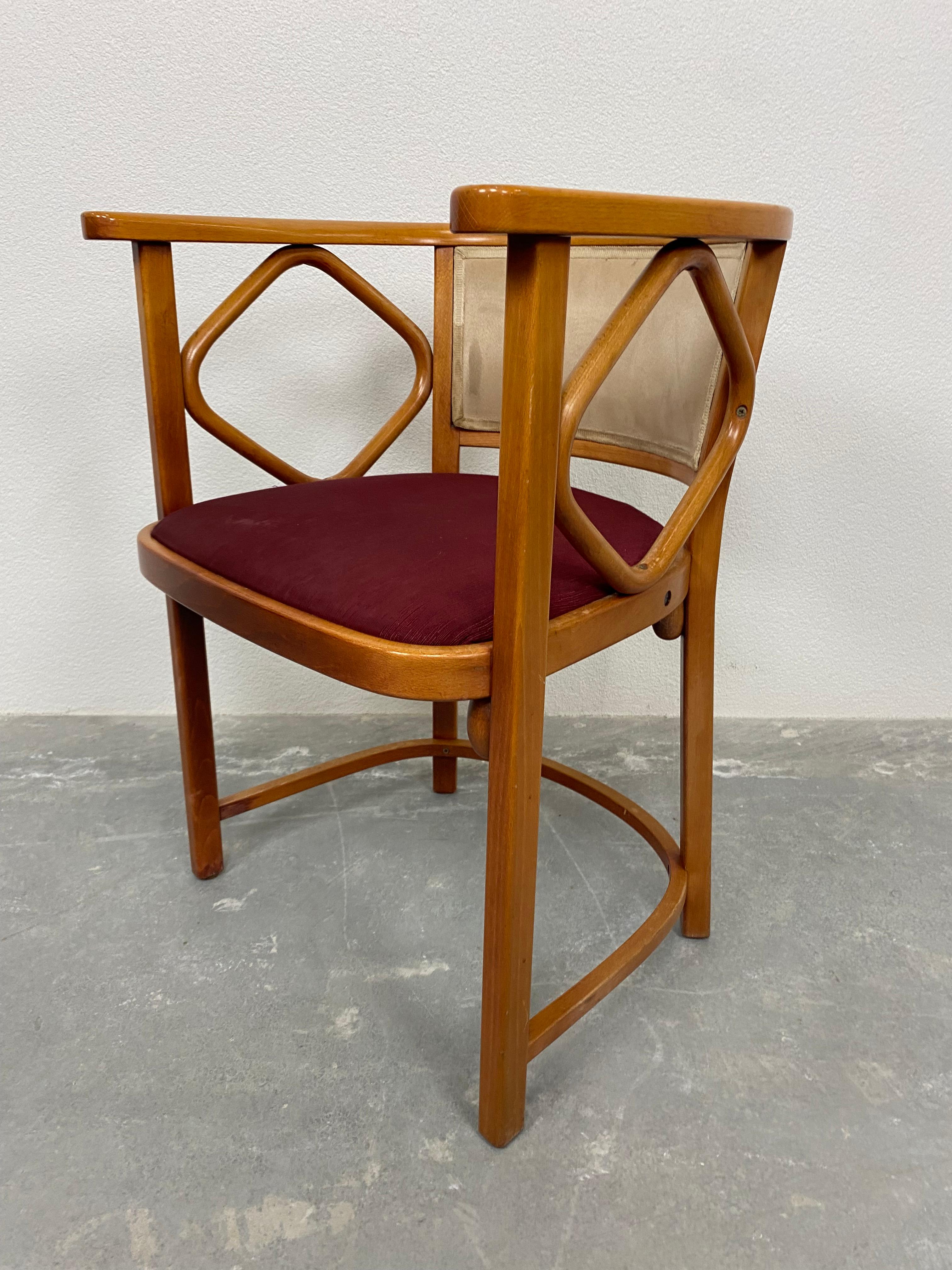 Slovak Set of 4 Fledermaus Chairs Executed by Thonet For Sale