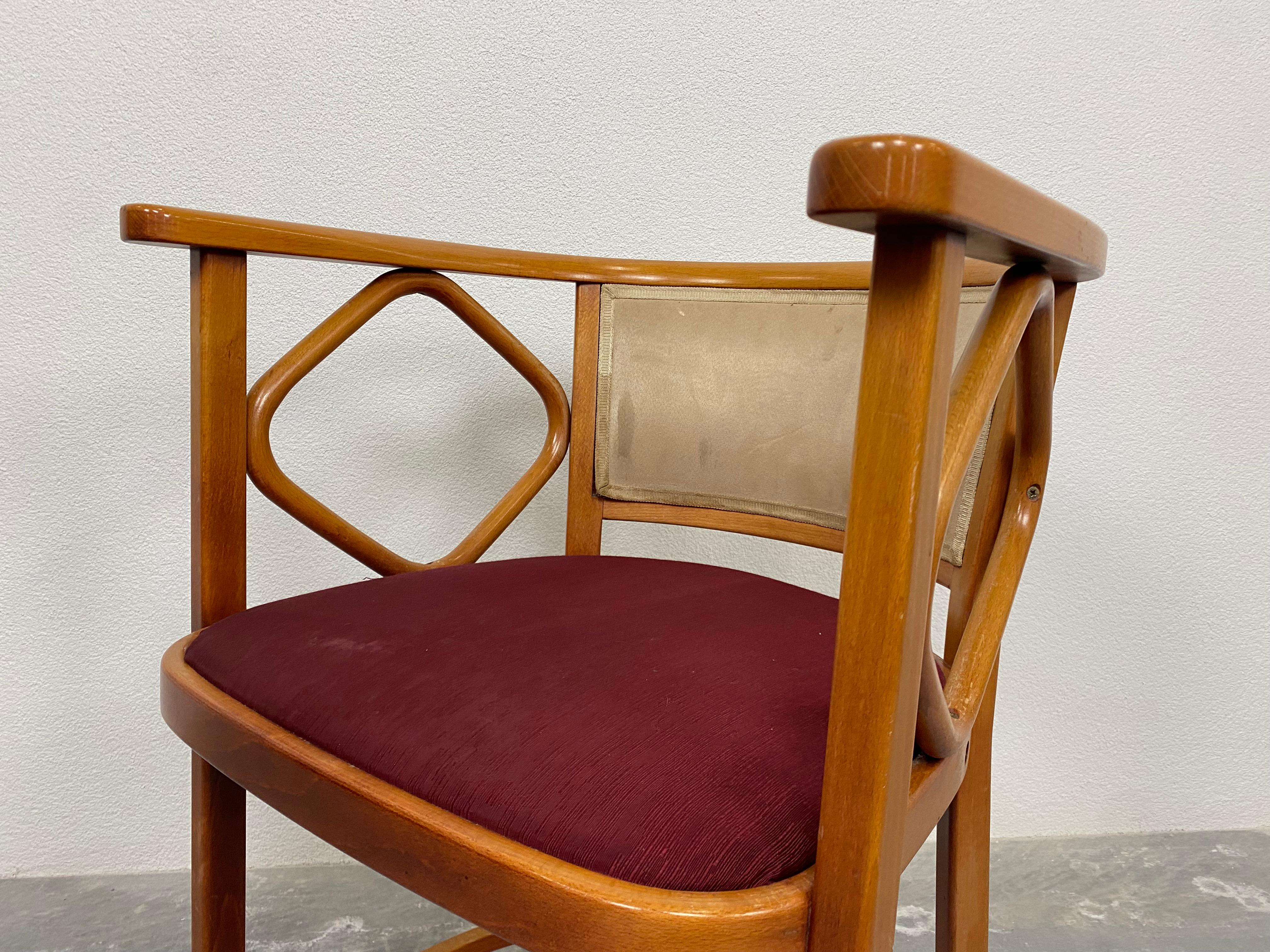 Fabric Set of 4 Fledermaus Chairs Executed by Thonet For Sale