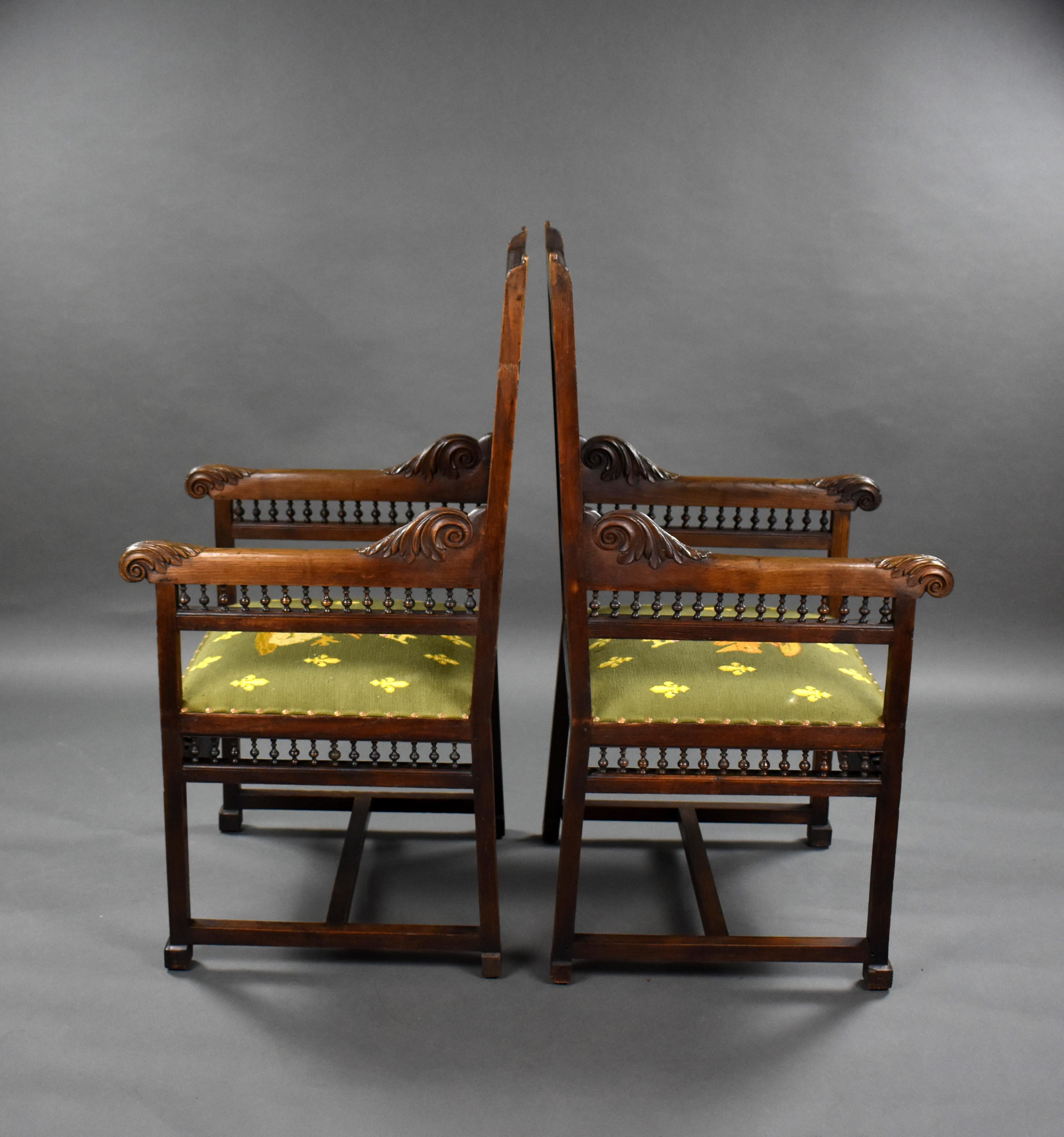 Set of 4 Flemish Carved Oak Chairs In Good Condition In Chelmsford, Essex