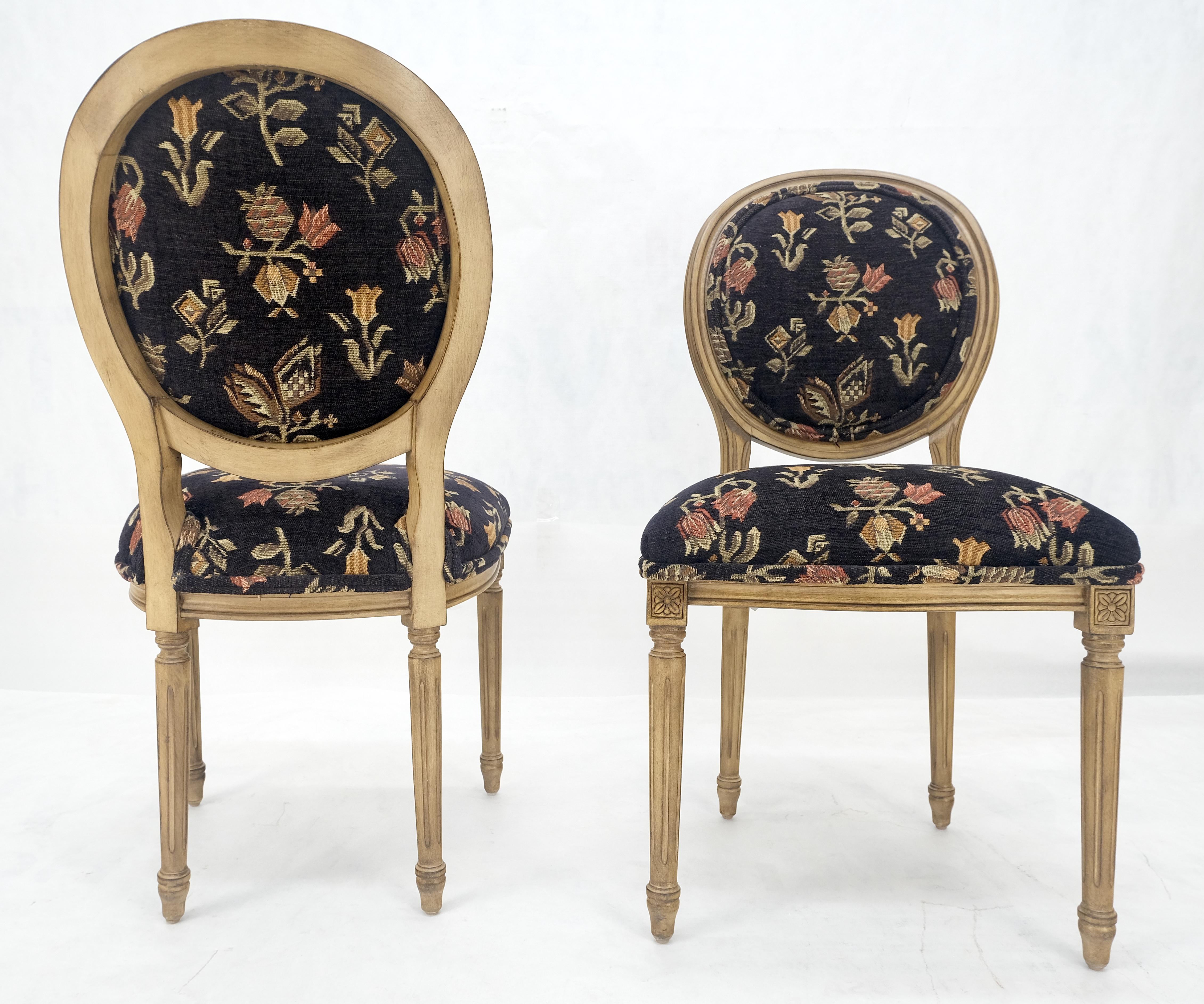 Set di 4 sedie da pranzo Luigi XIV con schienale ovale e tappezzeria in stile arazzo floreale MINT in vendita 1