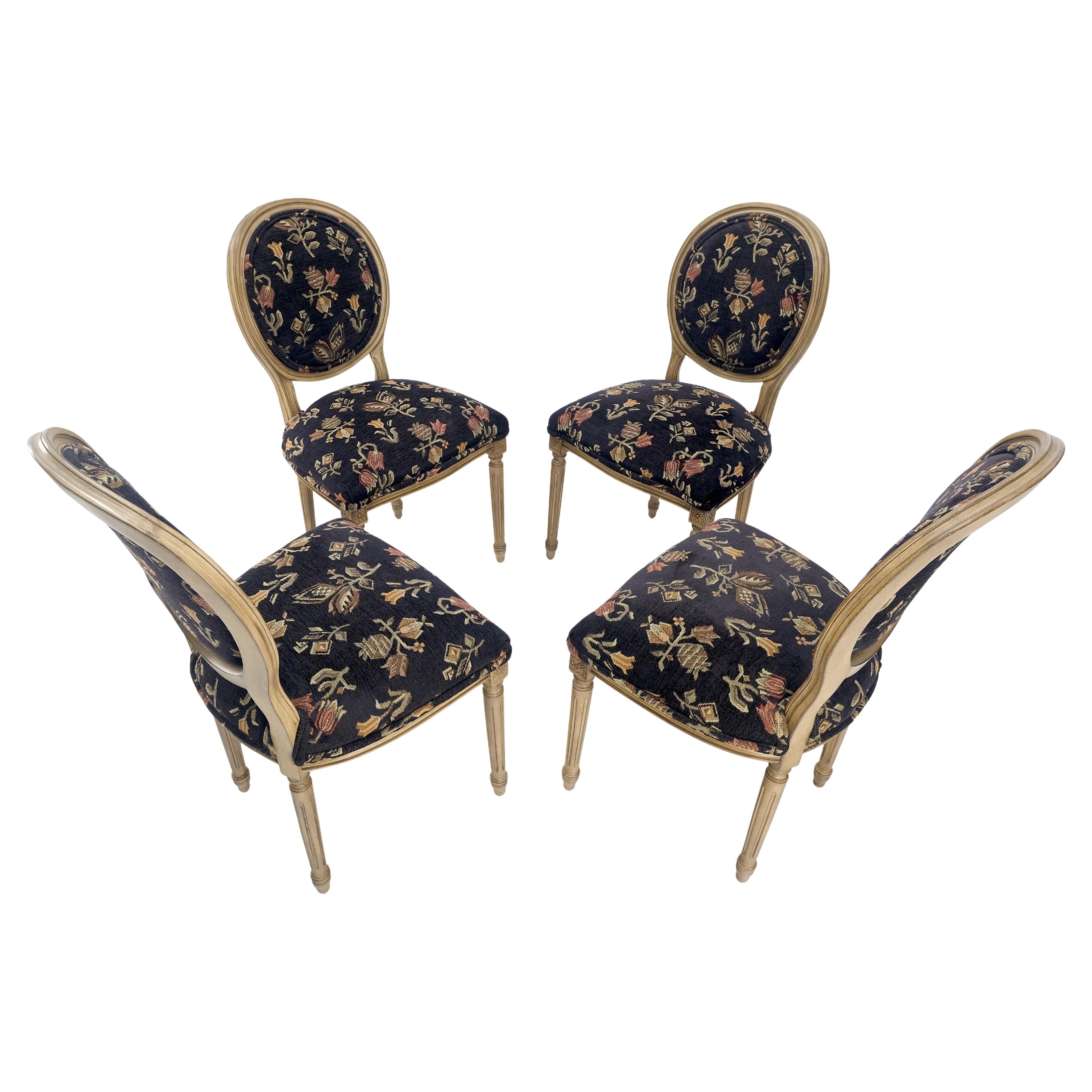 Set di 4 sedie da pranzo Luigi XIV con schienale ovale e tappezzeria in stile arazzo floreale MINT in vendita