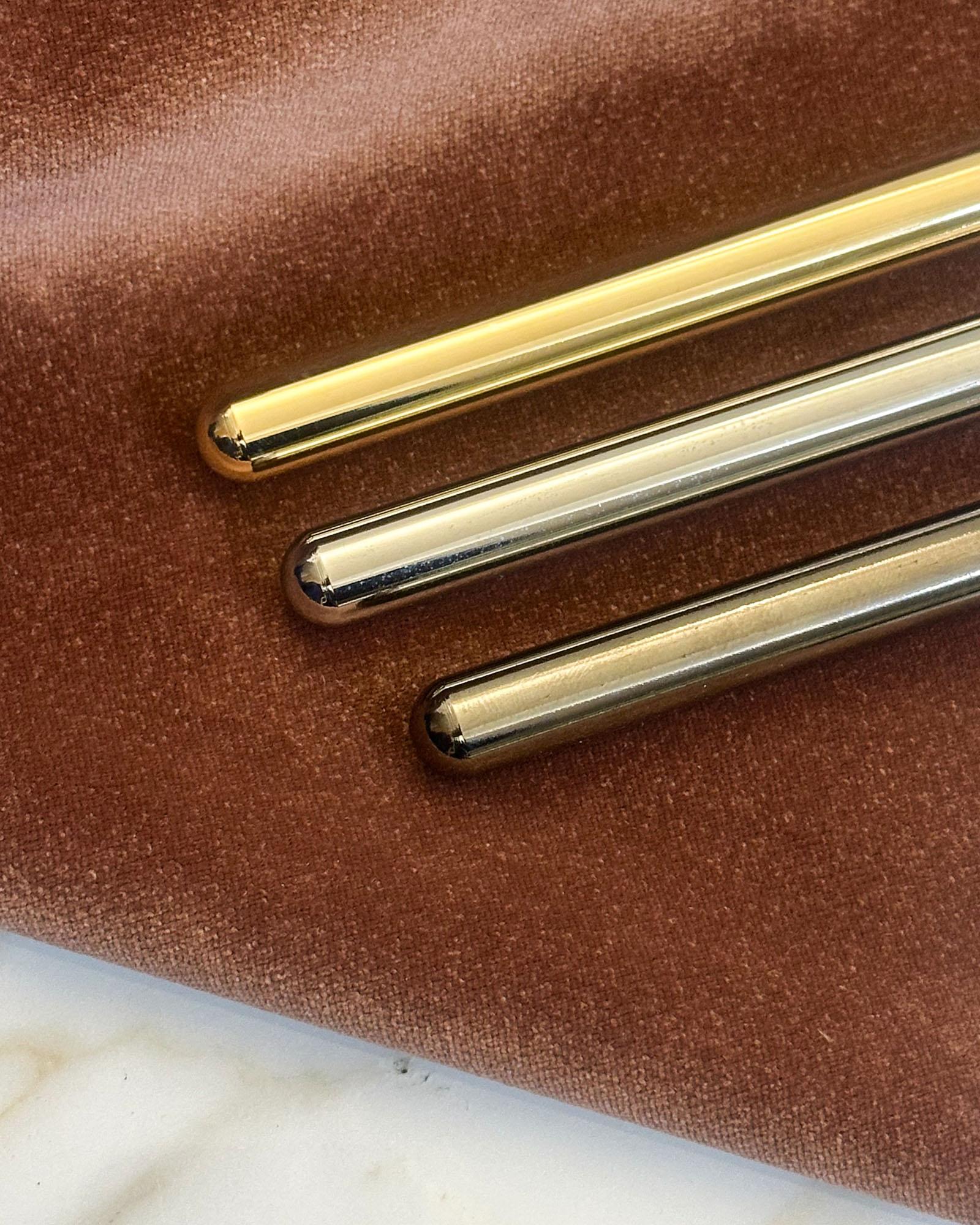 set de 4 taburetes de barra Flow Gold de Enrico Girotti en COL Italiano en venta