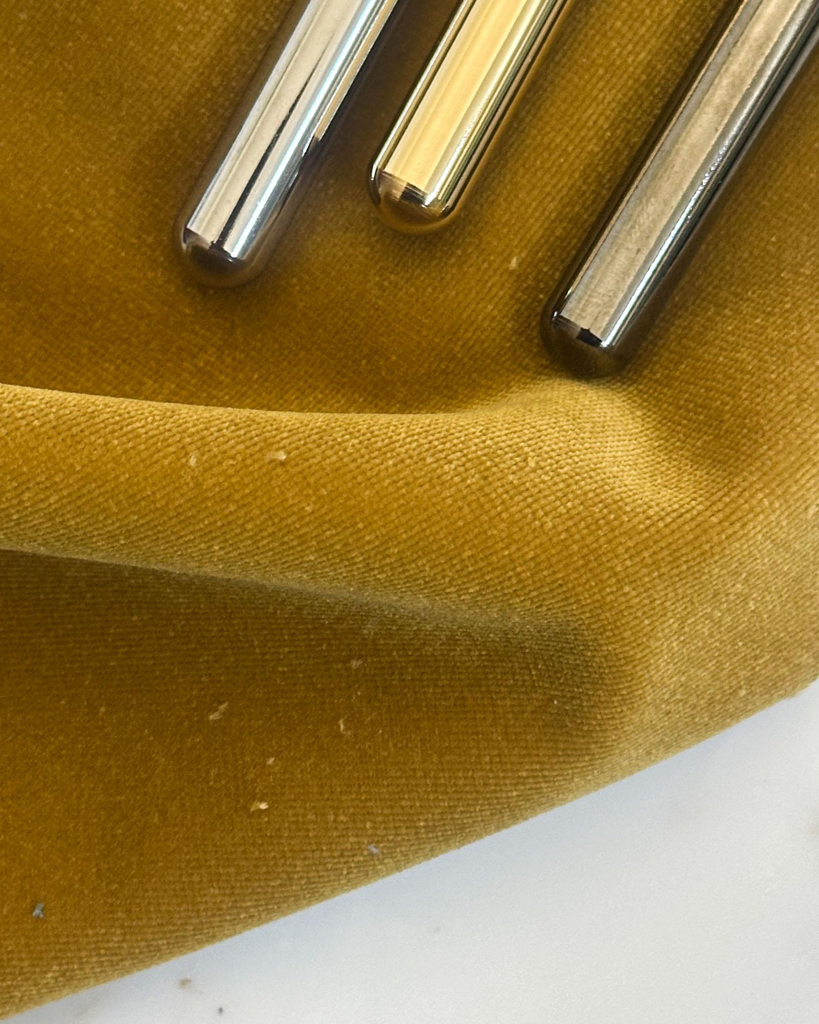 set de 4 taburetes de barra Flow Gold de Enrico Girotti en COL Siglo XXI y contemporáneo en venta