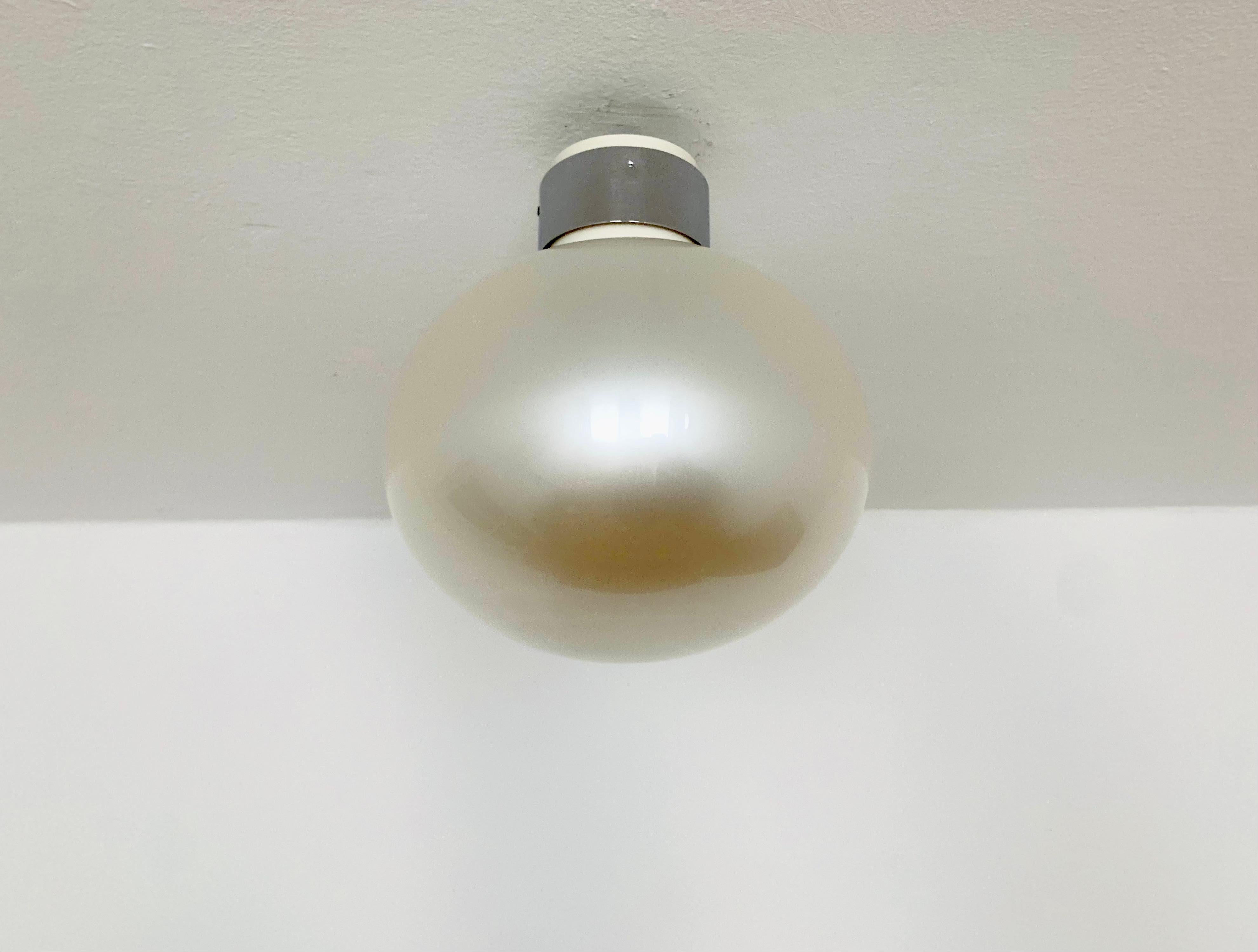Very nice ceiling lamp from the 1970s.
Very unusual design and a real highlight for any room.
The lighting effect of the lamp is extremely beautiful.
Very high quality workmanship.
The glass design is reminiscent of the surface of a