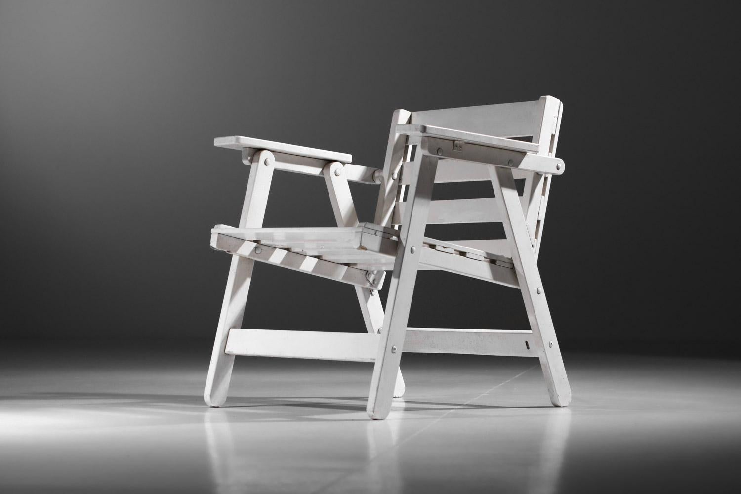 Set of 4 foldable garden chairs from the 70s and 80s in white lacquered wood For Sale 2