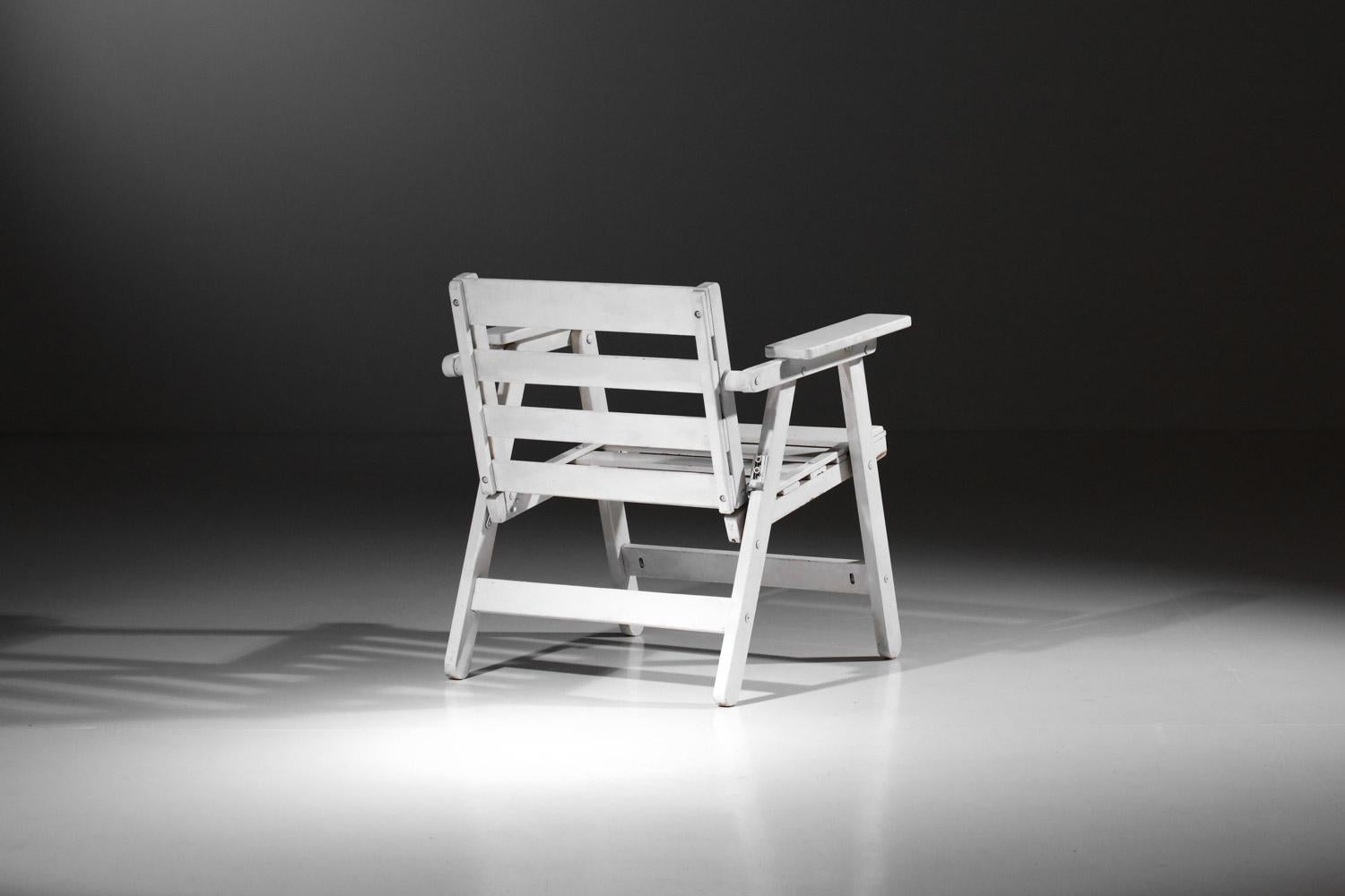 Set of four foldable garden chairs from the 70s/80s. Frame, backrests, and seats in solid white lacquered wood (original paint). Good vintage condition, signs of age and wear throughout the set (see photos). 