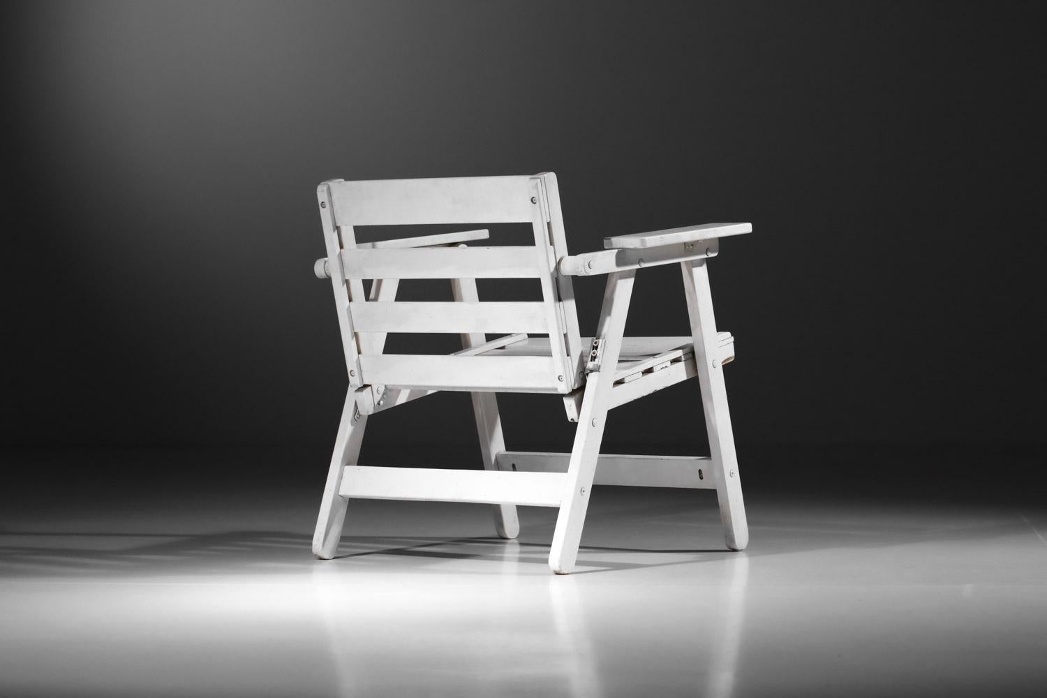 Mid-Century Modern Set of 4 foldable garden chairs from the 70s and 80s in white lacquered wood For Sale