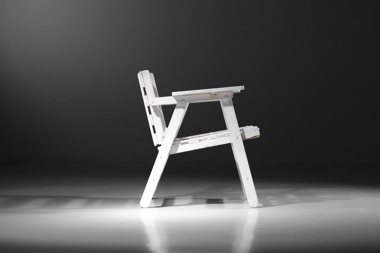 French Set of 4 foldable garden chairs from the 70s and 80s in white lacquered wood For Sale