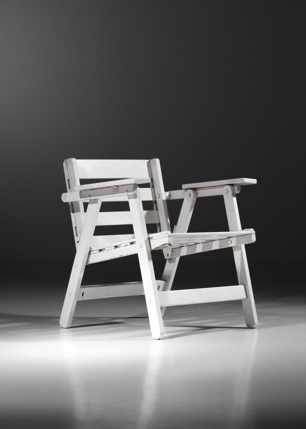 Set of 4 foldable garden chairs from the 70s and 80s in white lacquered wood In Fair Condition For Sale In Ternay, Auvergne-Rhône-Alpes