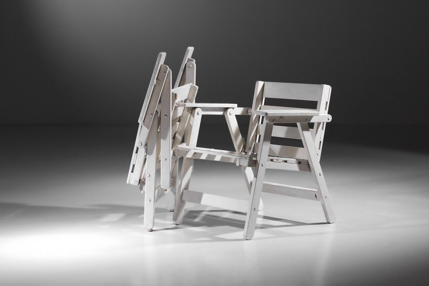 Late 20th Century Set of 4 foldable garden chairs from the 70s and 80s in white lacquered wood For Sale