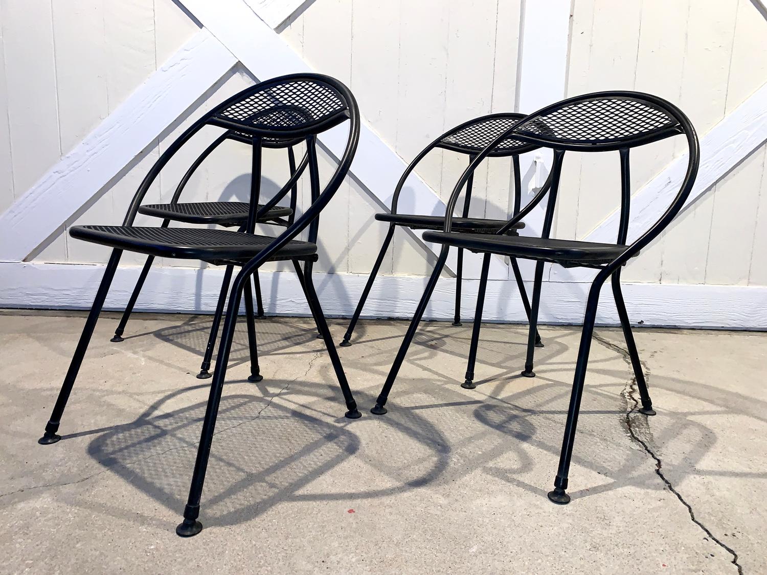 This is a Mid-Century Modern outdoor patio folding chairs designed by Salterini and sold in the USA by Rid-Jid. This listing includes a set of four chairs. The chairs are made of mesh and tubular steel. In very good vintage condition.
The chairs