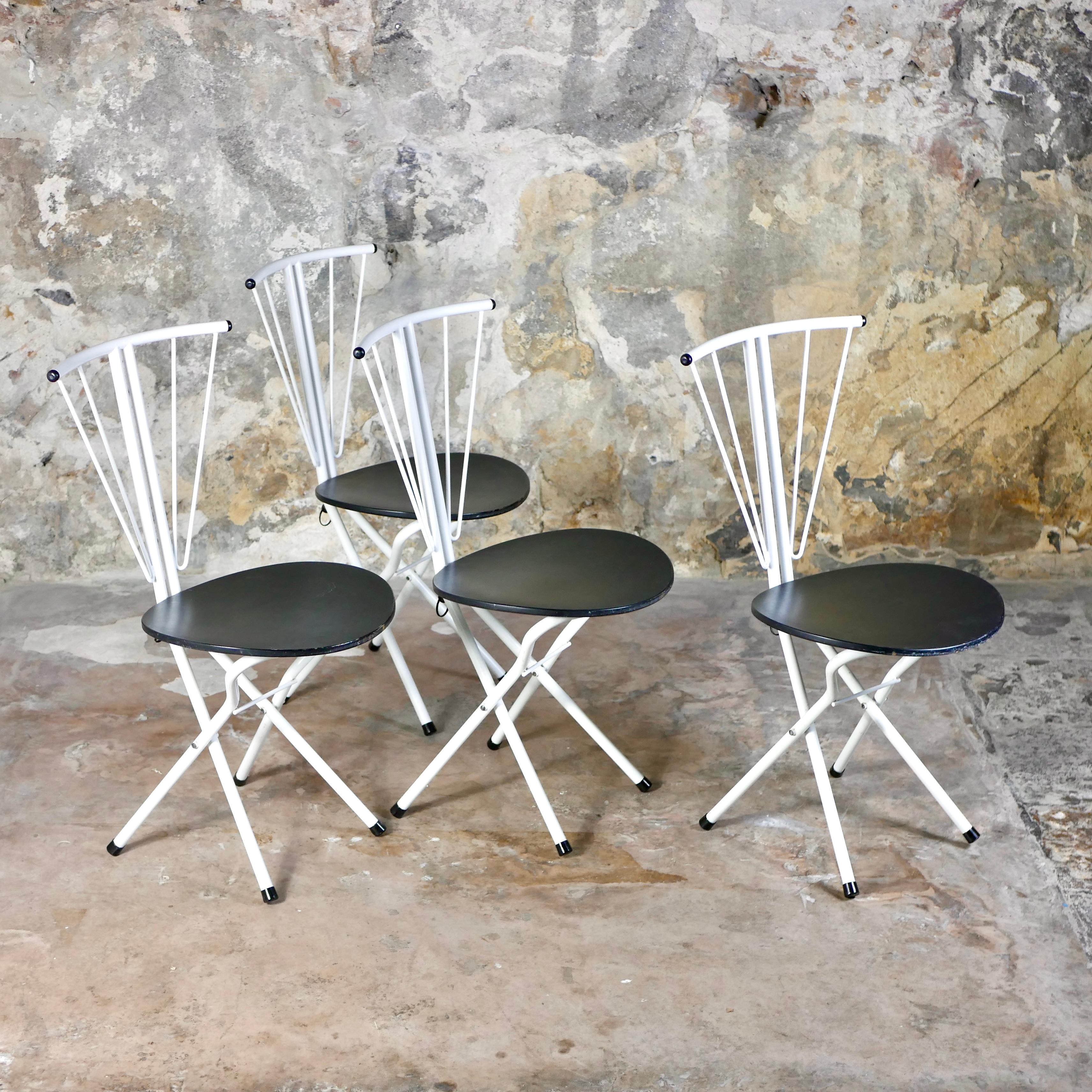 Post-Modern Set of 4 Memphis style folding Chairs from the 1980s For Sale